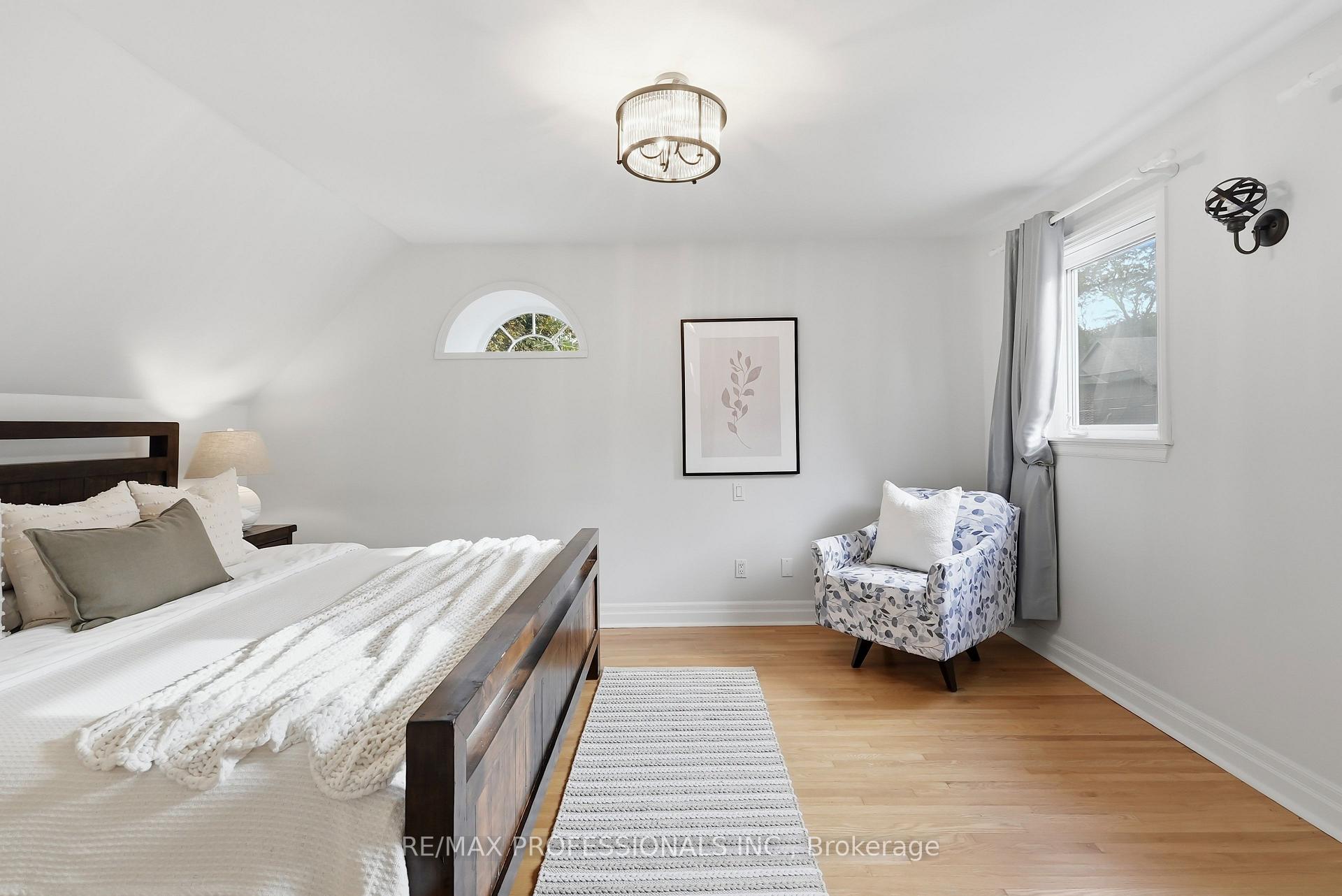 Photo 28 of 38 Ballacaine Drive, Etobicoke, Stonegate-Queensway — HOMEH