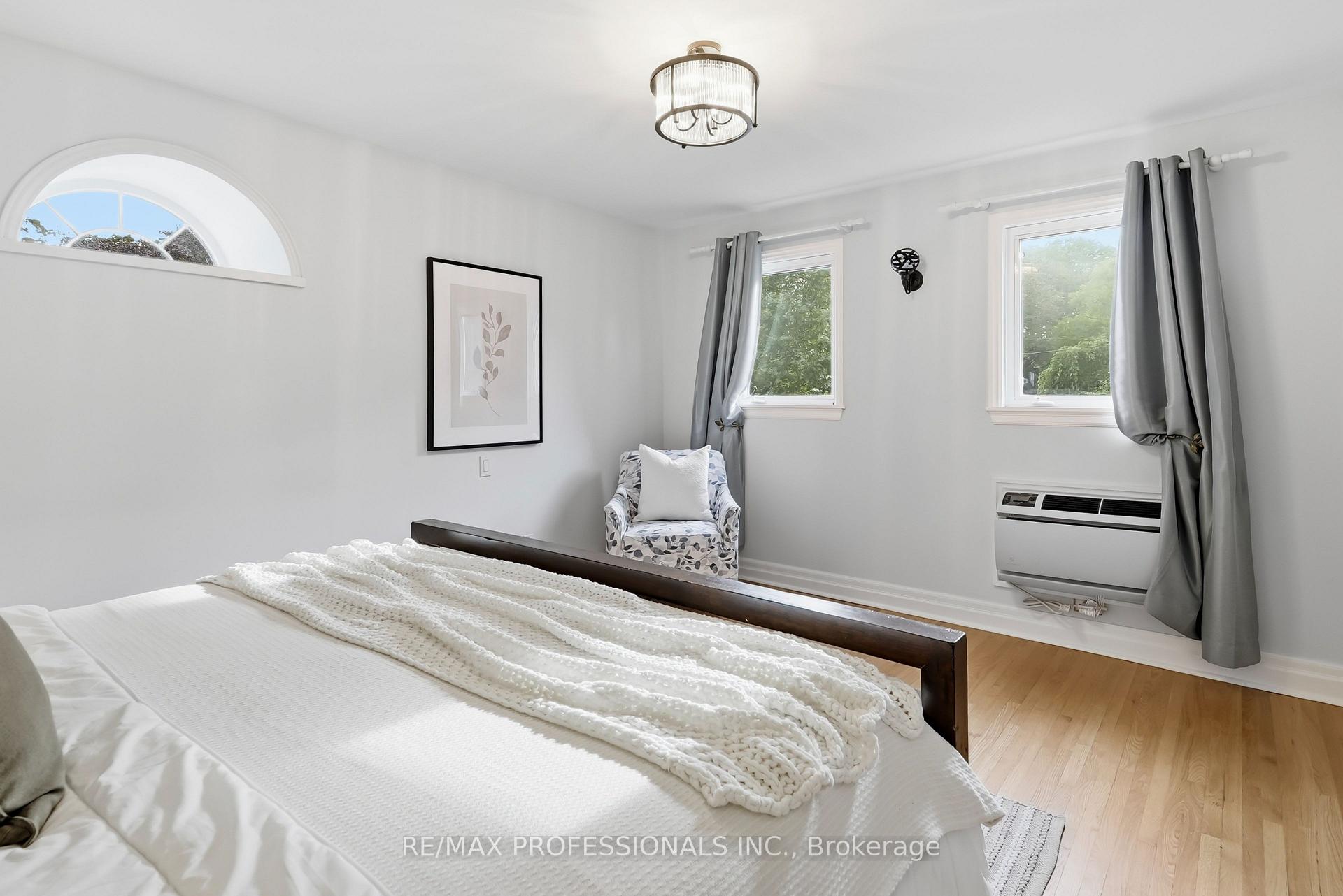 Photo 29 of 38 Ballacaine Drive, Etobicoke, Stonegate-Queensway — HOMEH
