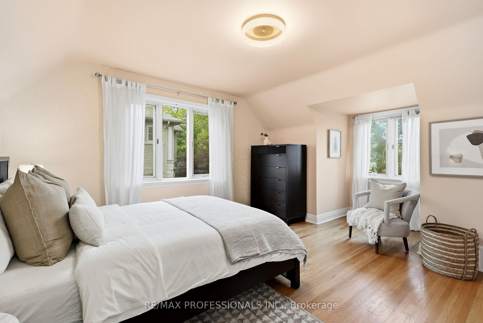 Photo 30 of 38 Ballacaine Drive, Etobicoke, Stonegate-Queensway — HOMEH