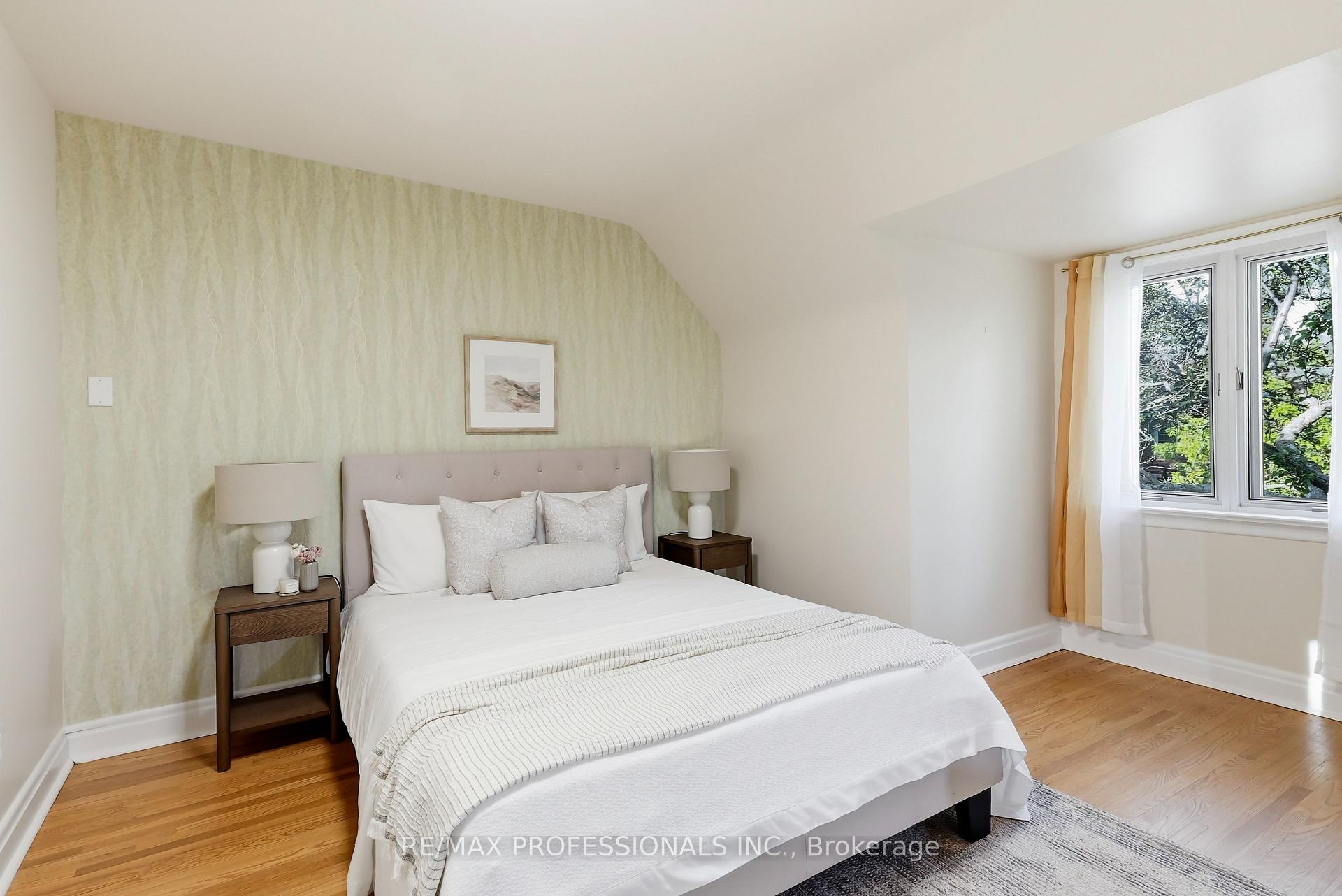 Photo 34 of 38 Ballacaine Drive, Etobicoke, Stonegate-Queensway — HOMEH