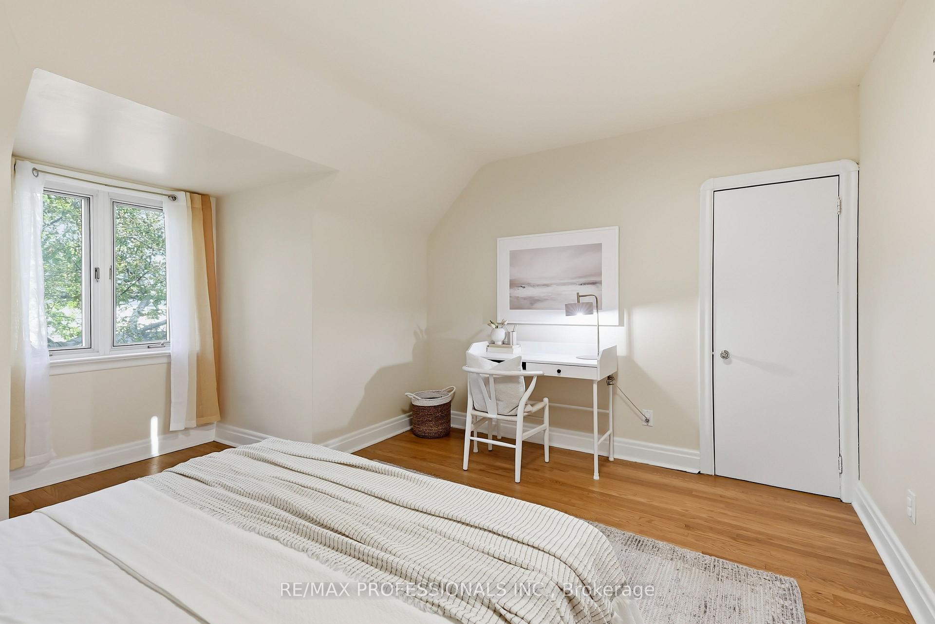 Photo 36 of 38 Ballacaine Drive, Etobicoke, Stonegate-Queensway — HOMEH