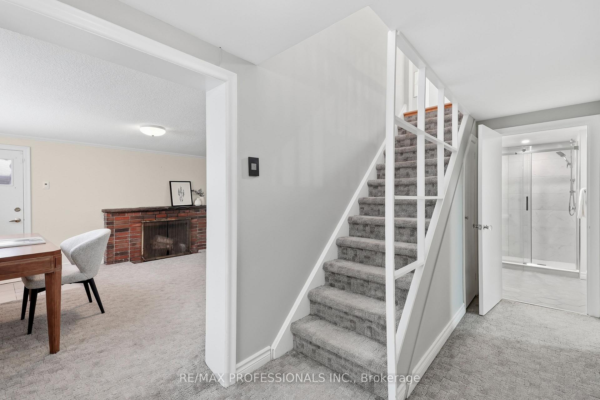 Photo 40 of 38 Ballacaine Drive, Etobicoke, Stonegate-Queensway — HOMEH