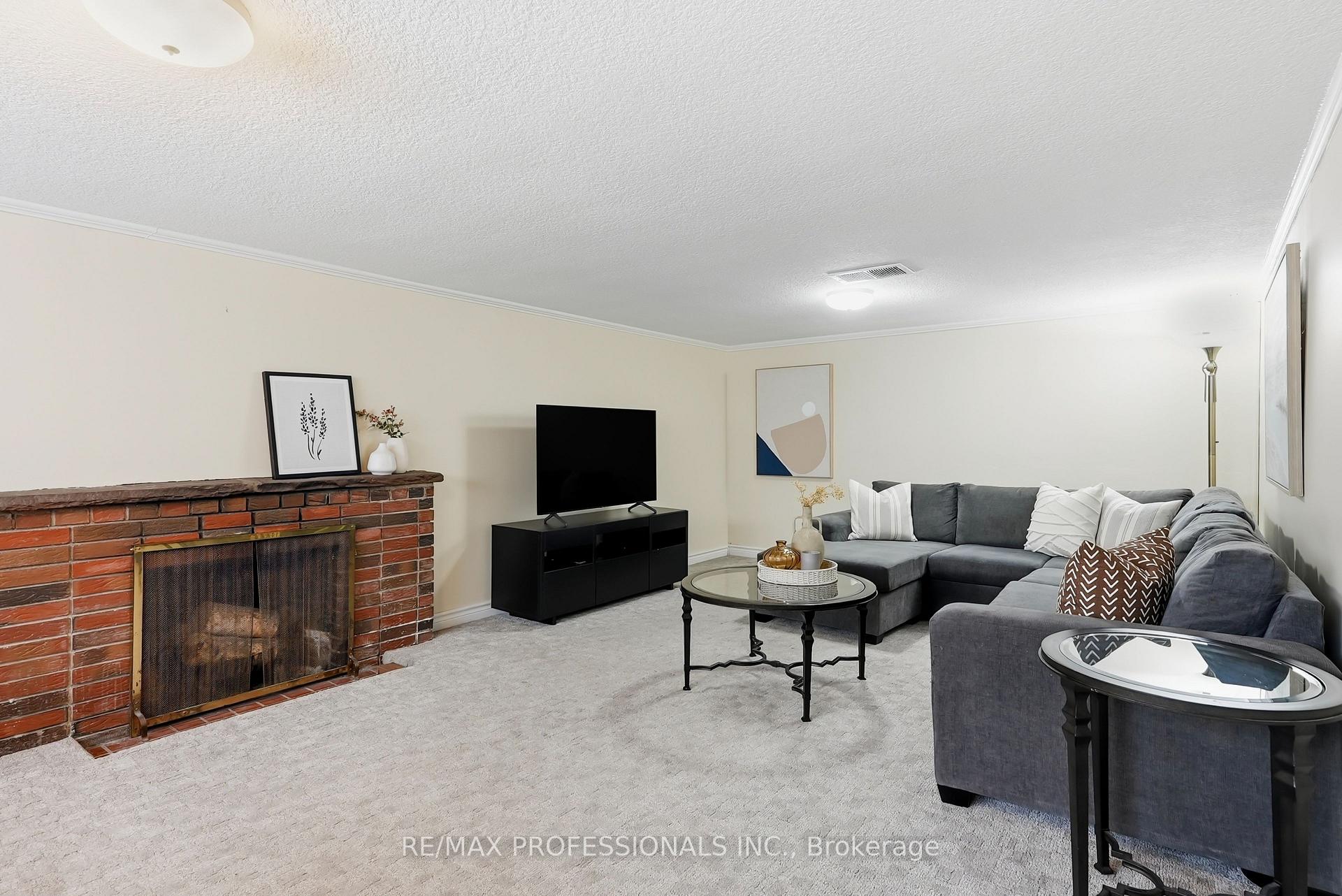 Photo 43 of 38 Ballacaine Drive, Etobicoke, Stonegate-Queensway — HOMEH