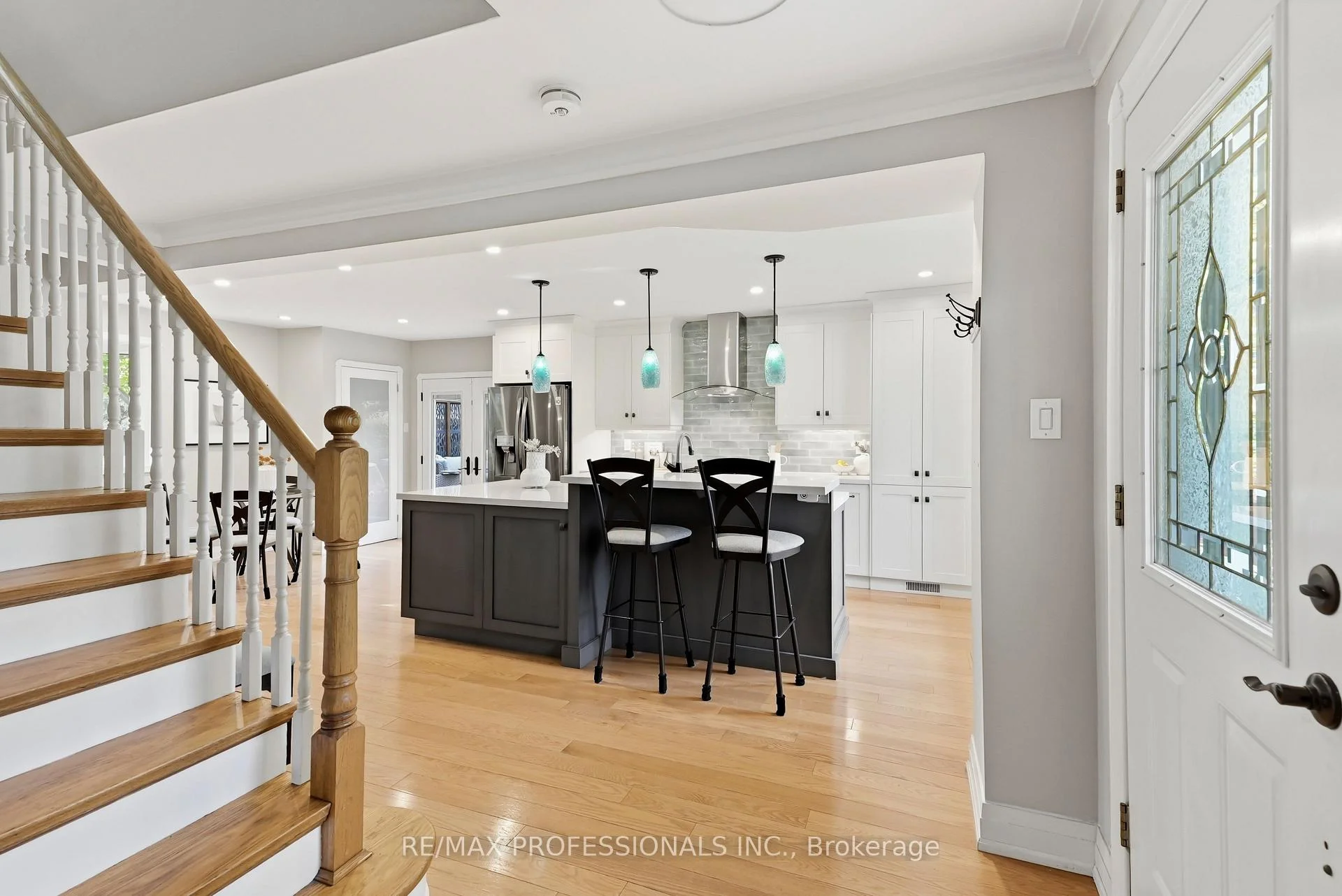Photo 3 of 38 Ballacaine Drive, Etobicoke, Stonegate-Queensway — HOMEH
