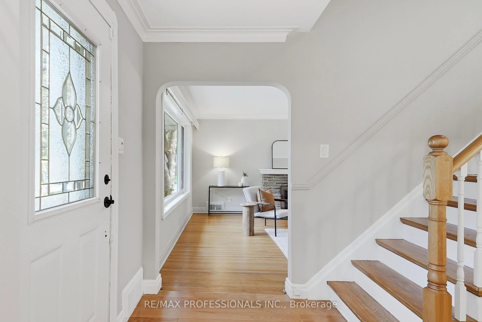 Photo 4 of 38 Ballacaine Drive, Etobicoke, Stonegate-Queensway — HOMEH
