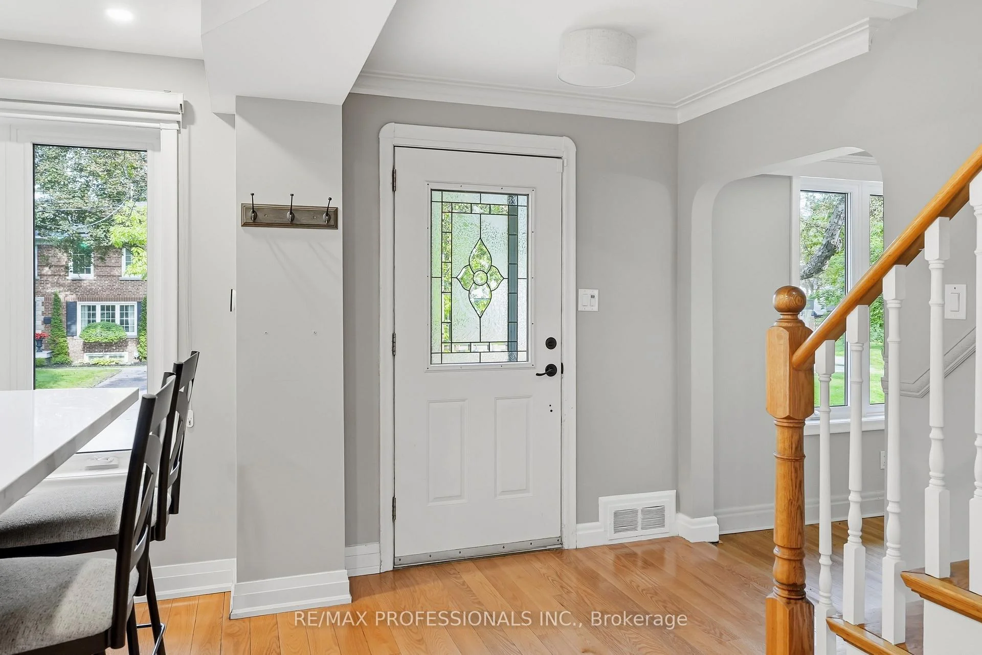 Photo 5 of 38 Ballacaine Drive, Etobicoke, Stonegate-Queensway — HOMEH