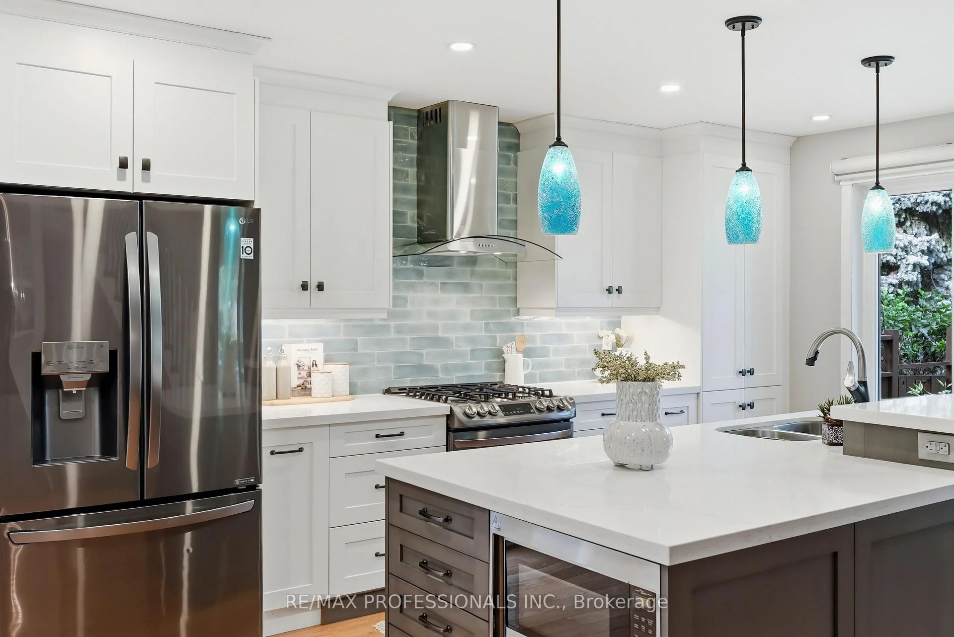 Photo 16 of 38 Ballacaine Drive, Etobicoke, Stonegate-Queensway — HOMEH