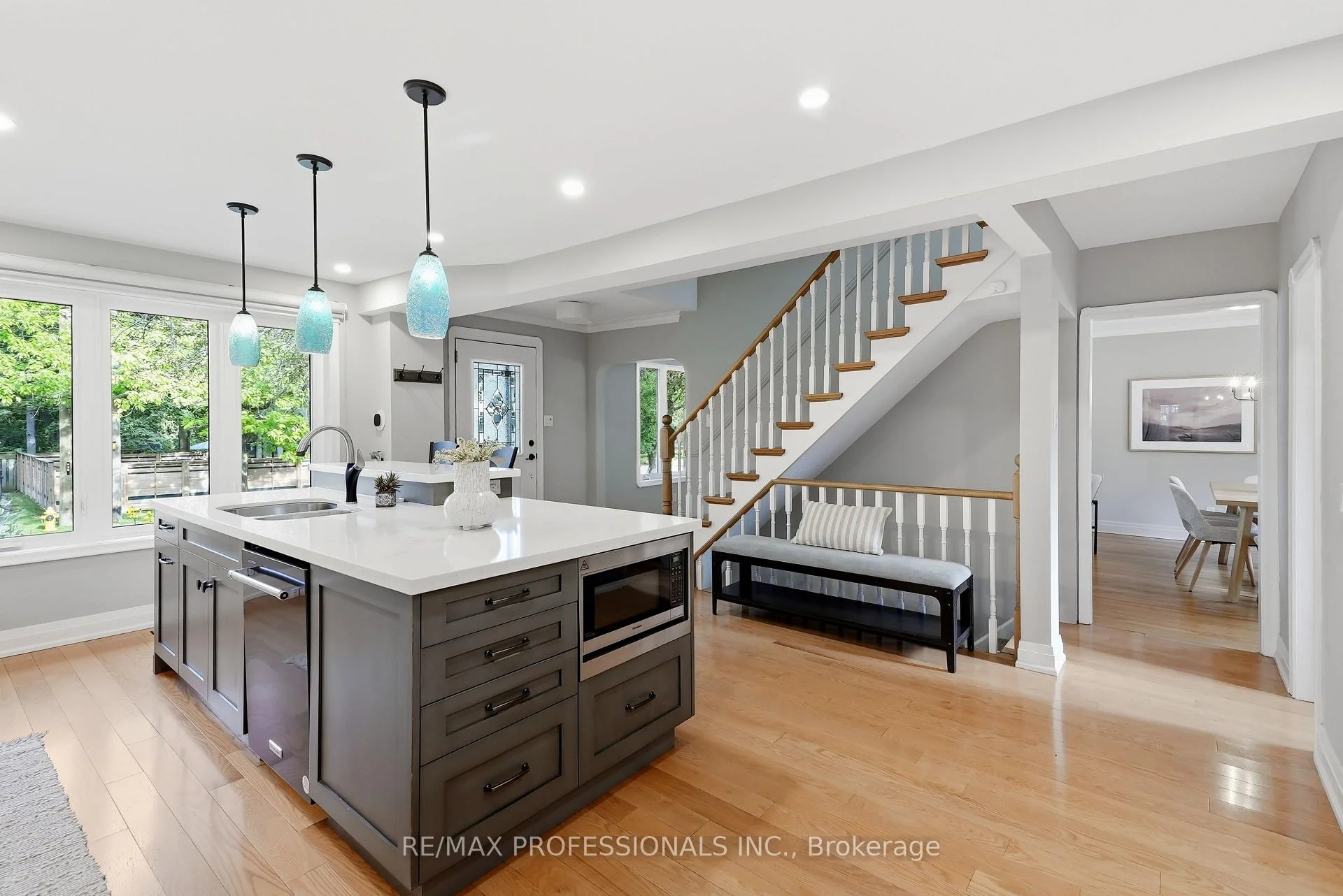 Photo 18 of 38 Ballacaine Drive, Etobicoke, Stonegate-Queensway — HOMEH