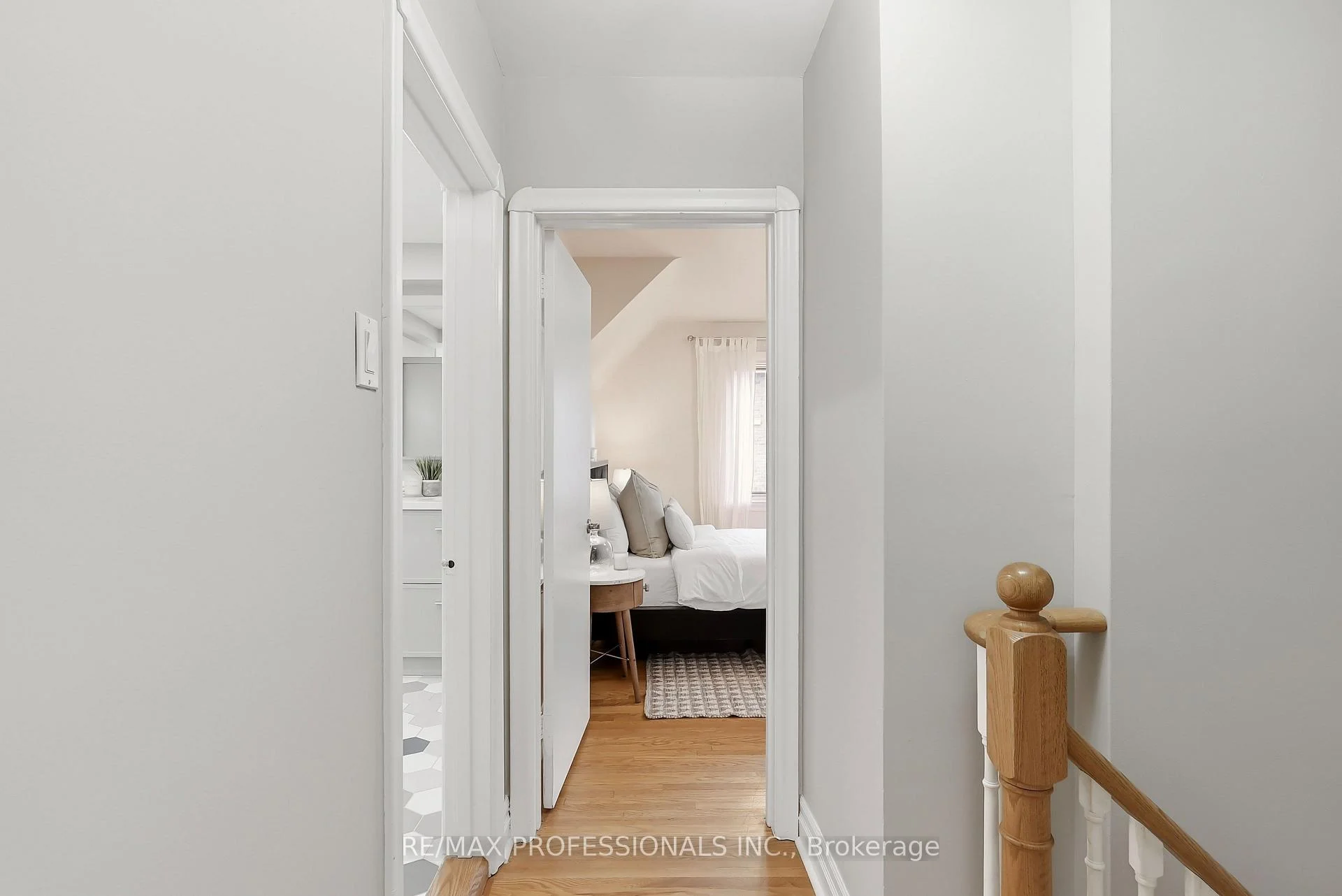 Photo 32 of 38 Ballacaine Drive, Etobicoke, Stonegate-Queensway — HOMEH