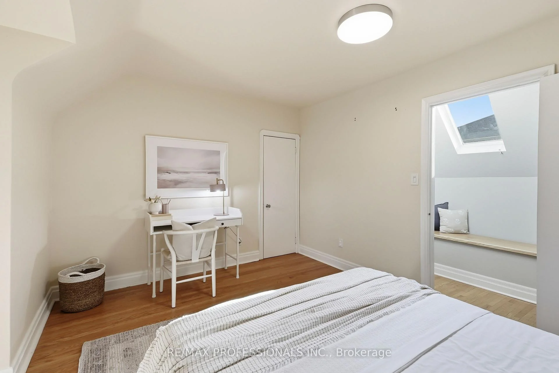 Photo 35 of 38 Ballacaine Drive, Etobicoke, Stonegate-Queensway — HOMEH