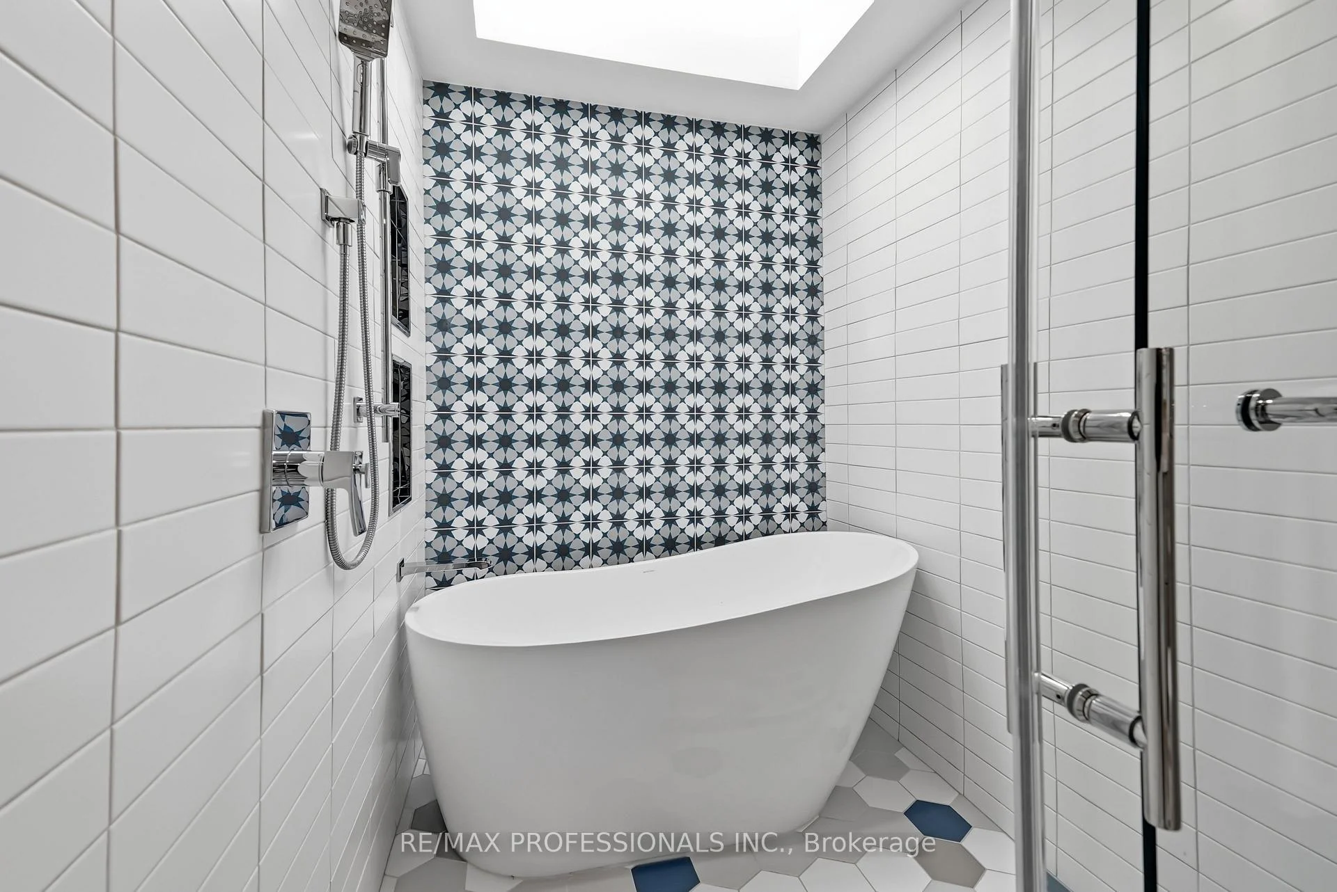 Photo 55 of 38 Ballacaine Drive, Etobicoke, Stonegate-Queensway — HOMEH