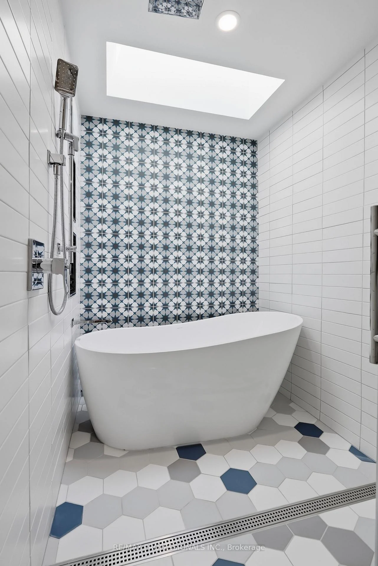 Photo 58 of 38 Ballacaine Drive, Etobicoke, Stonegate-Queensway — HOMEH