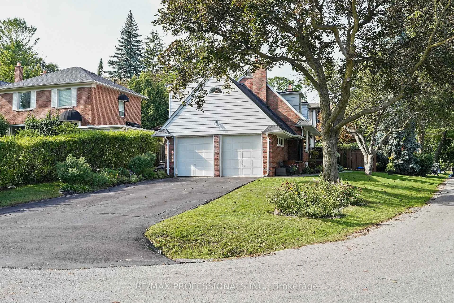 Photo 62 of 38 Ballacaine Drive, Etobicoke, Stonegate-Queensway — HOMEH