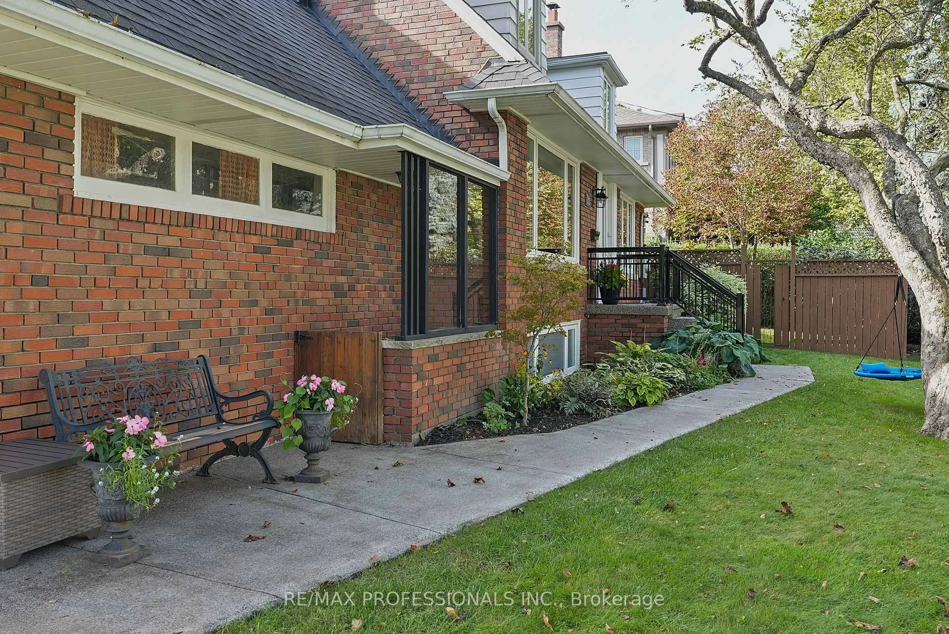 Photo 64 of 38 Ballacaine Drive, Etobicoke, Stonegate-Queensway — HOMEH