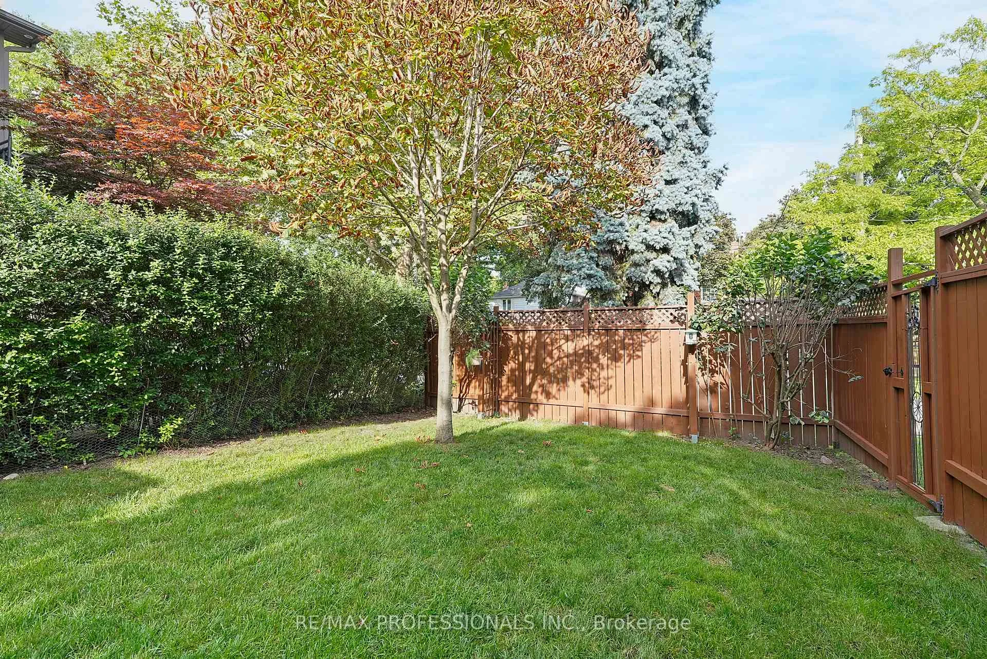 Photo 72 of 38 Ballacaine Drive, Etobicoke, Stonegate-Queensway — HOMEH