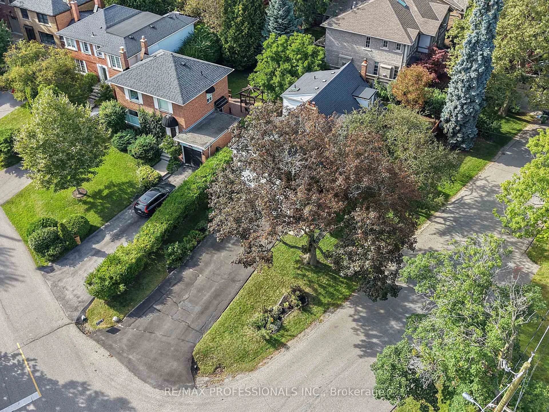 Photo 73 of 38 Ballacaine Drive, Etobicoke, Stonegate-Queensway — HOMEH