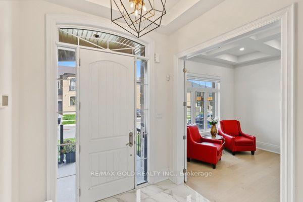Photo 5 of 81 Kinburn Crescent, Vaughan, Vellore Village — HOMEH