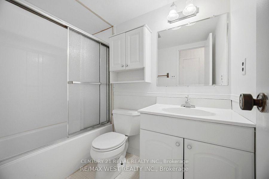 Photo 3 of Unit 409, 15 Kensington Road, Brampton, Queen Street Corridor — HOMEH