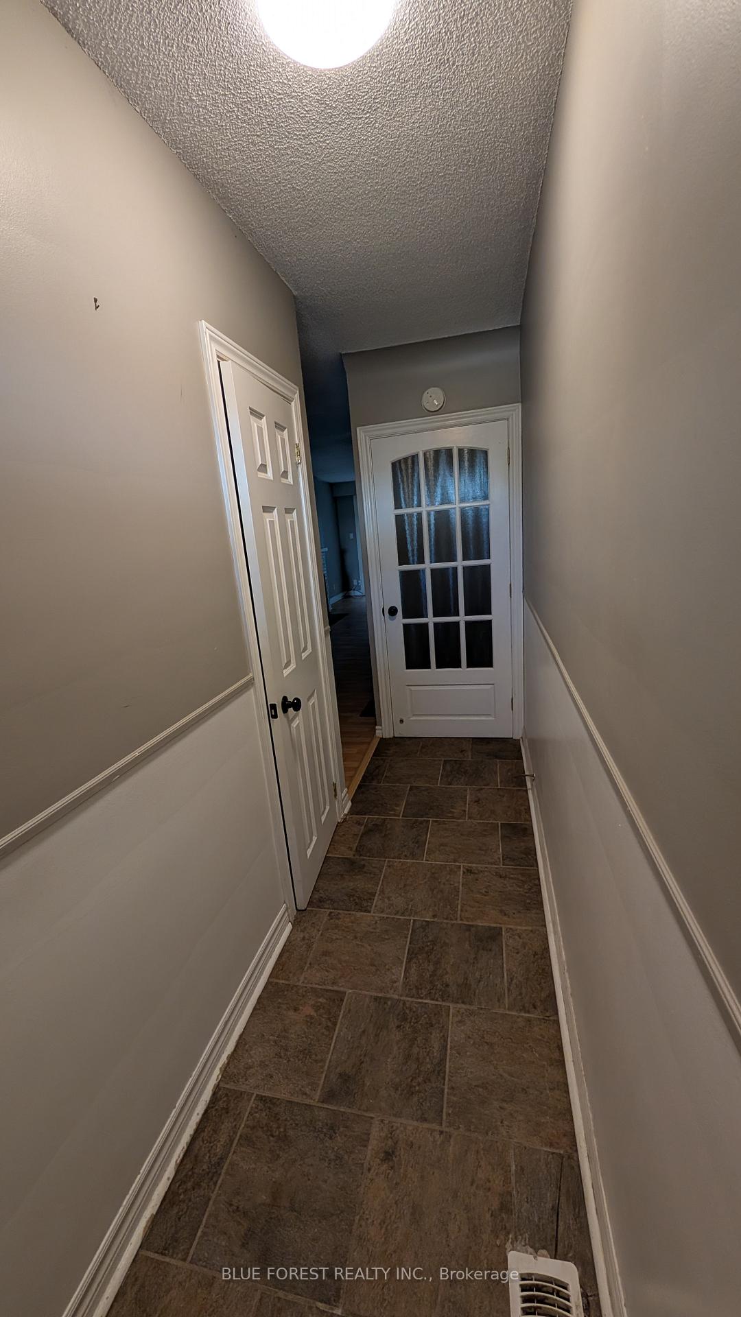 Photo 2 of 36 Arbour Glen Crescent, London, East A — HOMEH
