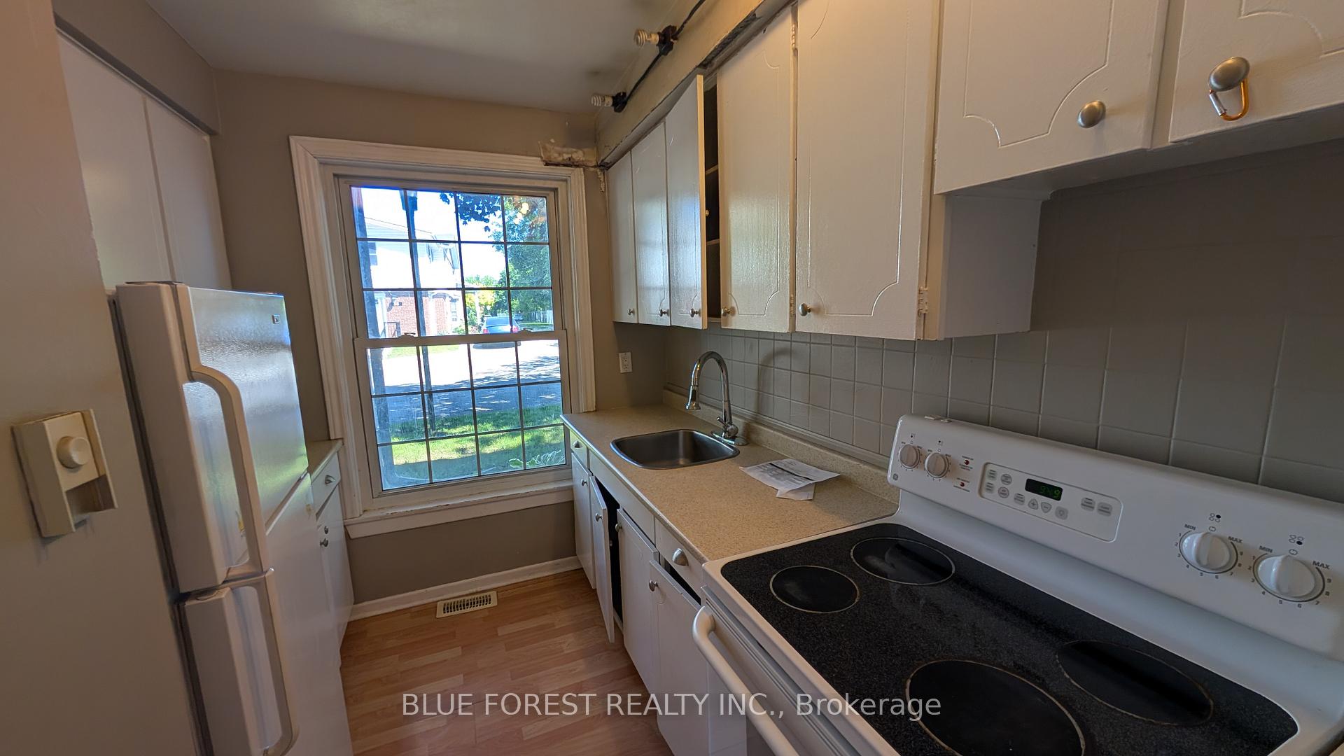 Photo 3 of 36 Arbour Glen Crescent, London, East A — HOMEH