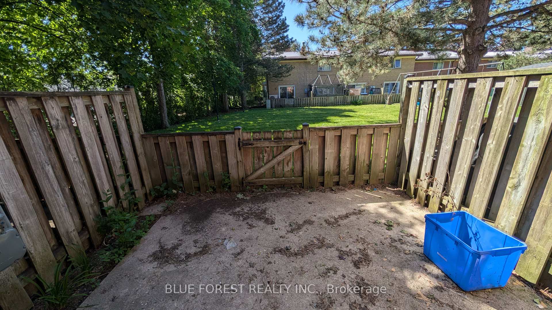 Photo 17 of 36 Arbour Glen Crescent, London, East A — HOMEH