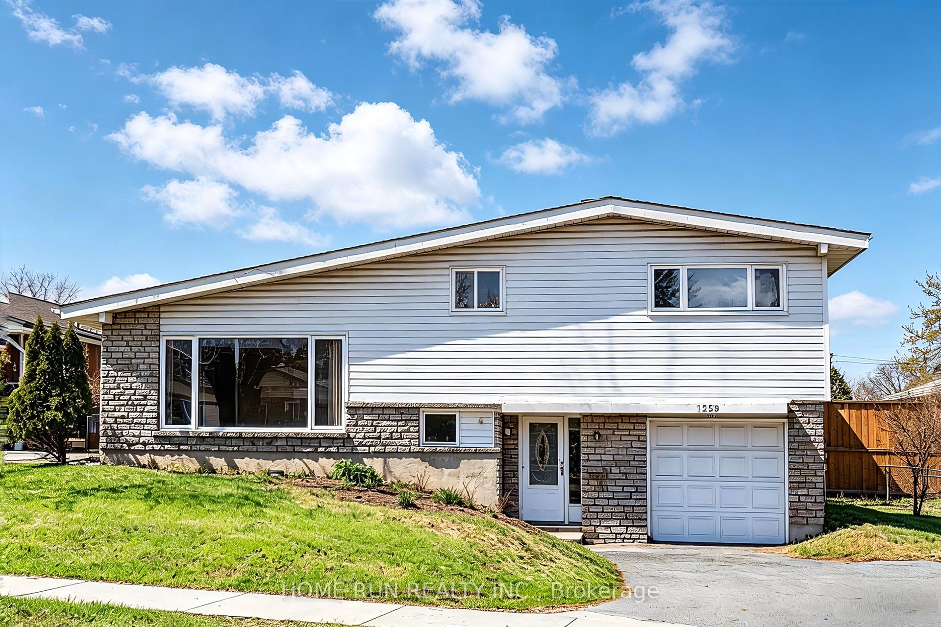 Photo 2 of 1259 Meadowlands Drive E, Ottawa, City View/Skyline/Fisher Heights/Parkwood Hills — HOMEH