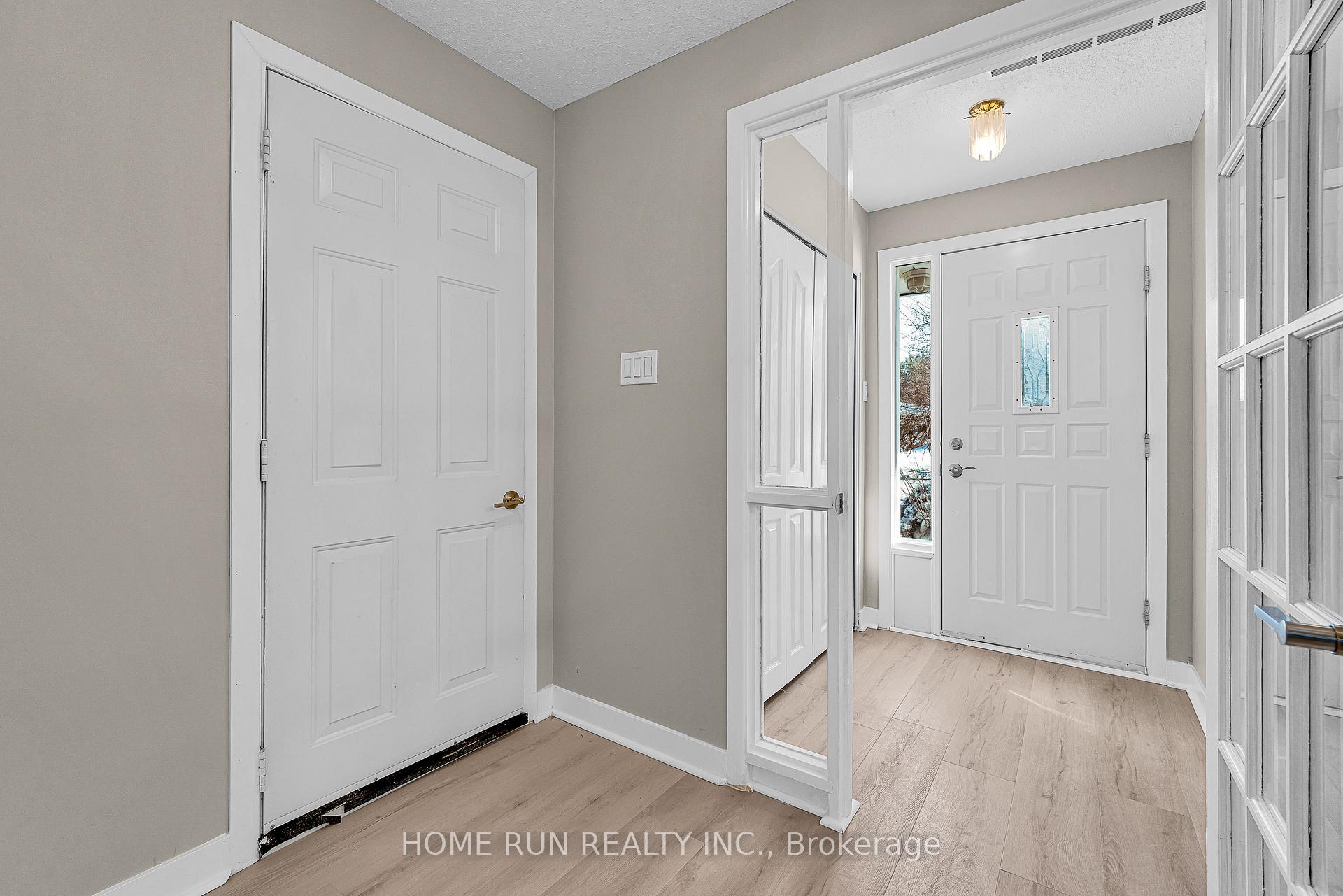 Photo 3 of 1259 Meadowlands Drive E, Ottawa, City View/Skyline/Fisher Heights/Parkwood Hills — HOMEH