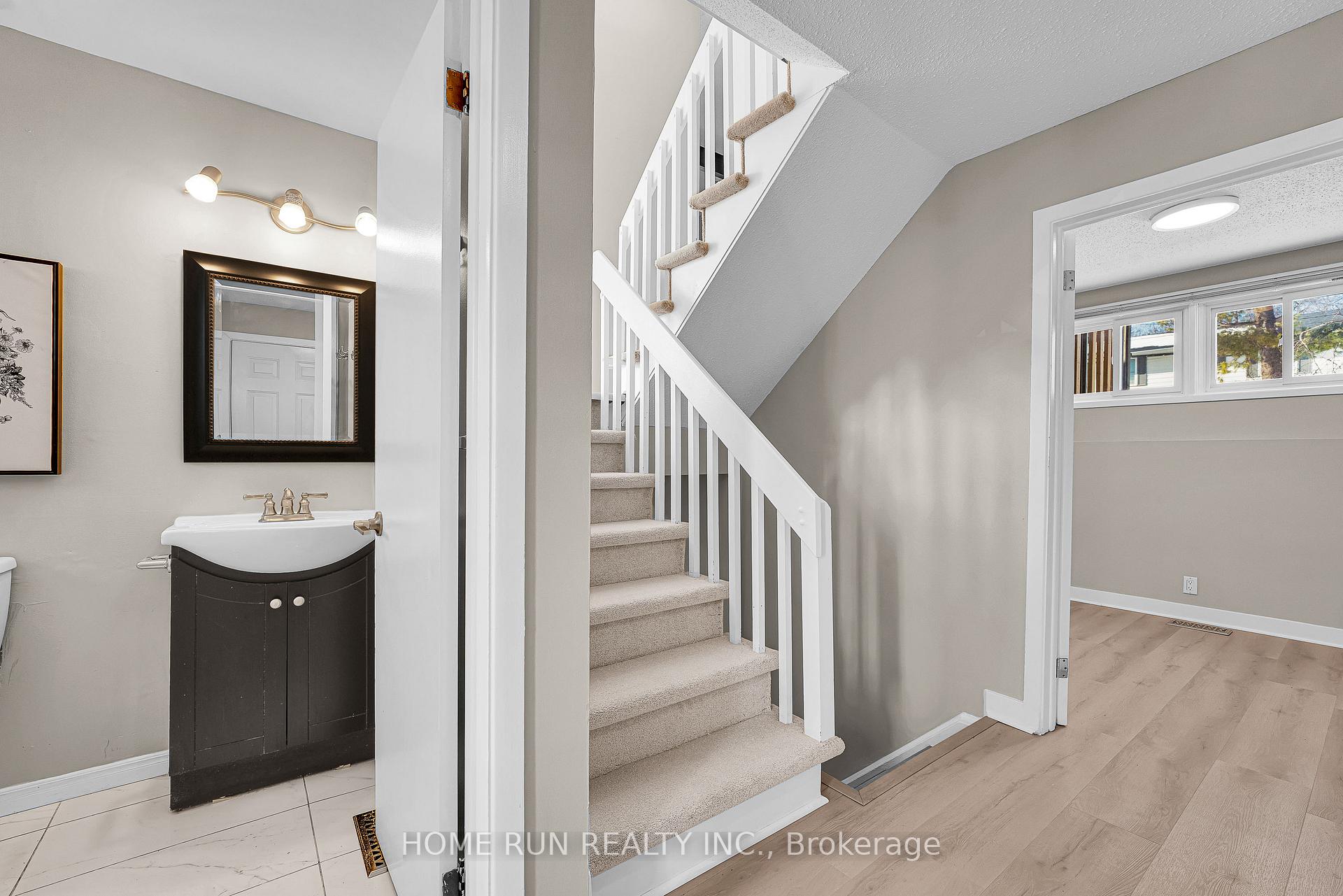 Photo 4 of 1259 Meadowlands Drive E, Ottawa, City View/Skyline/Fisher Heights/Parkwood Hills — HOMEH