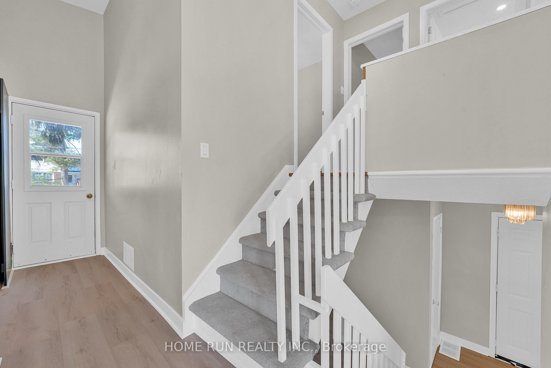 Photo 10 of 1259 Meadowlands Drive E, Ottawa, City View/Skyline/Fisher Heights/Parkwood Hills — HOMEH