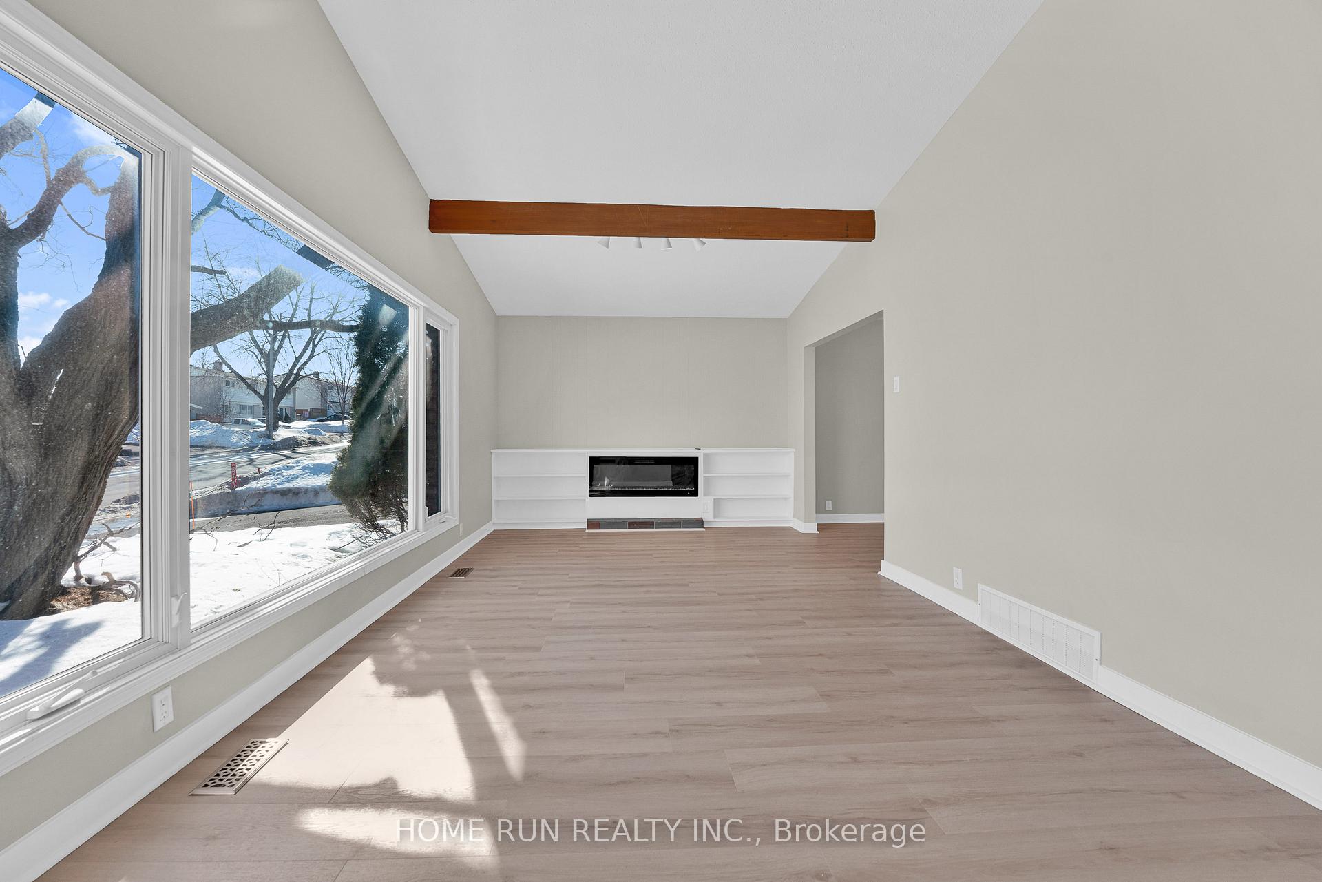 Photo 13 of 1259 Meadowlands Drive E, Ottawa, City View/Skyline/Fisher Heights/Parkwood Hills — HOMEH