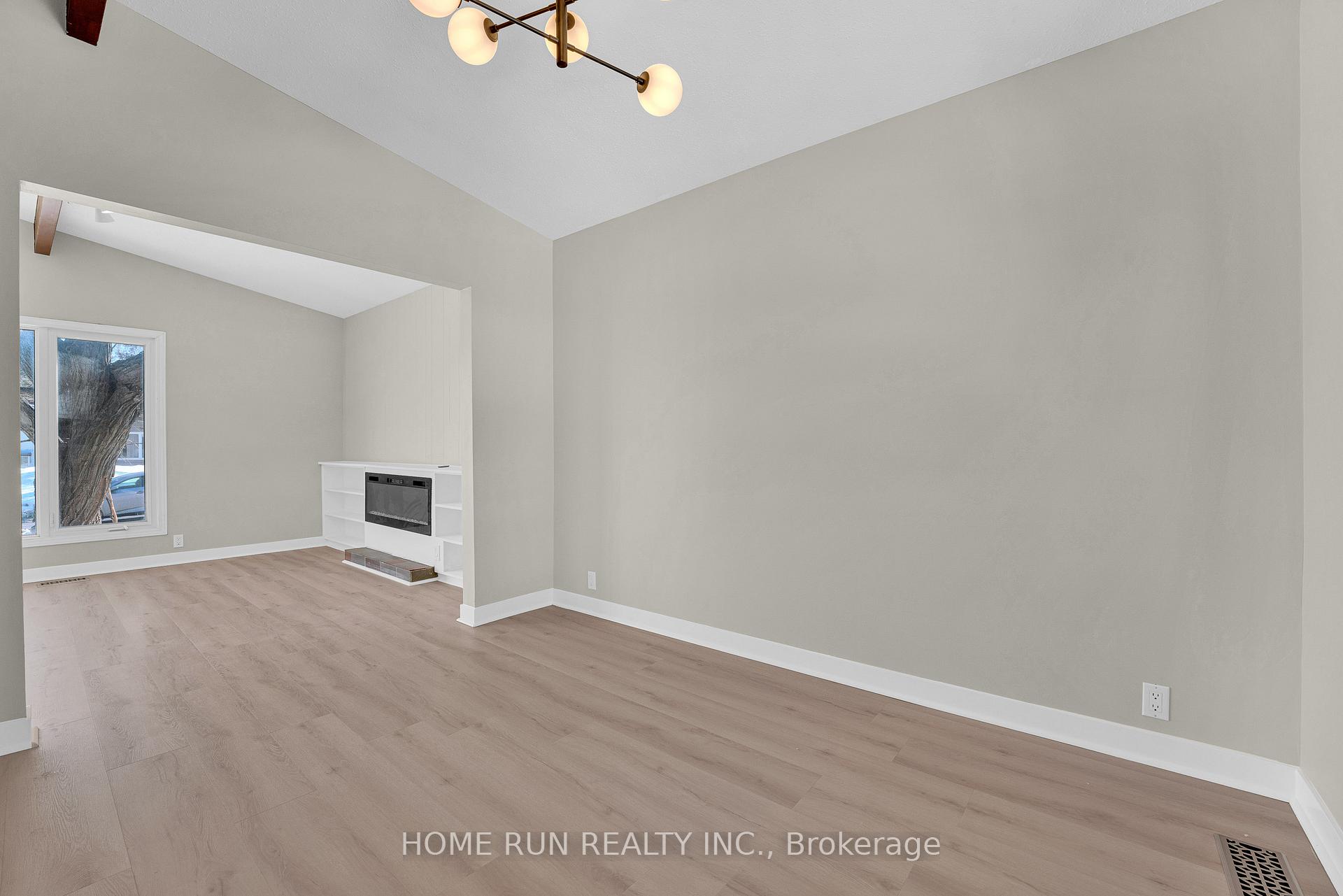Photo 19 of 1259 Meadowlands Drive E, Ottawa, City View/Skyline/Fisher Heights/Parkwood Hills — HOMEH