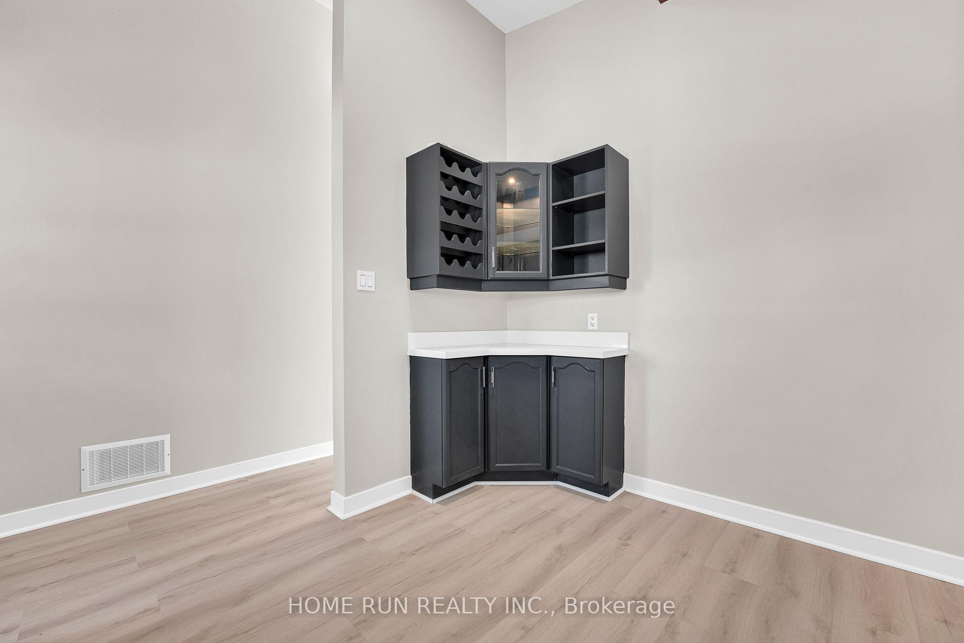 Photo 24 of 1259 Meadowlands Drive E, Ottawa, City View/Skyline/Fisher Heights/Parkwood Hills — HOMEH