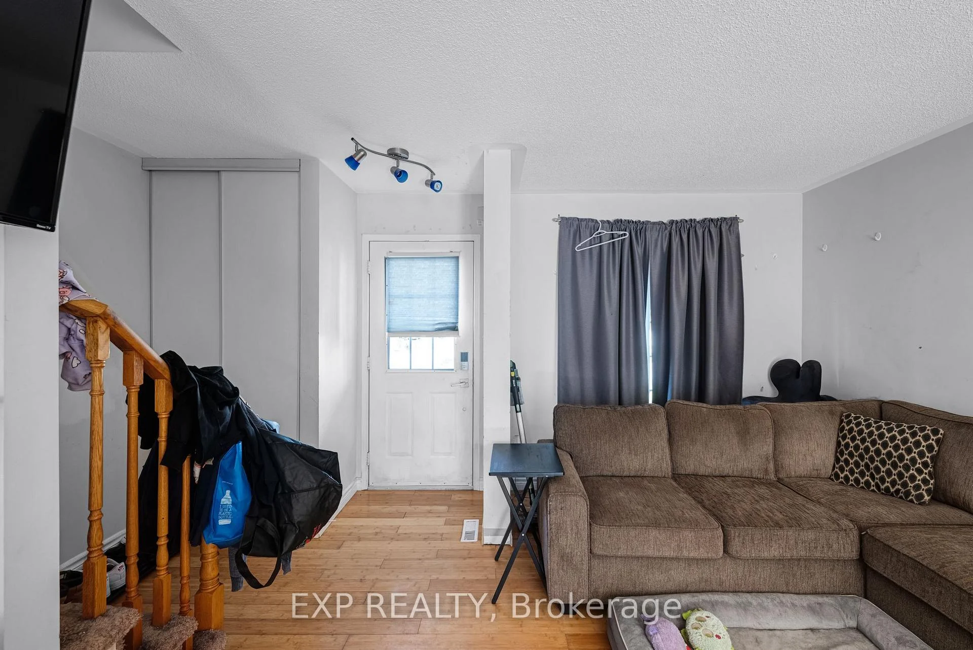 Photo 5 of 134 Trevino Circle, Barrie, East Bayfield — HOMEH