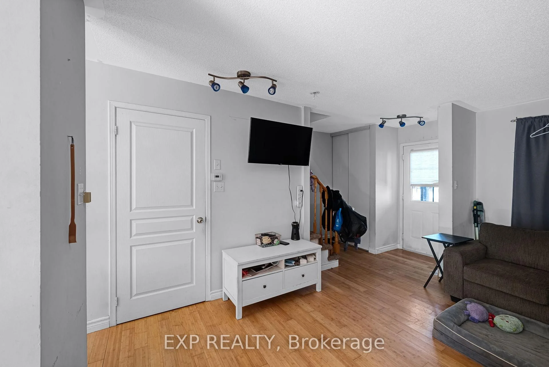 Photo 8 of 134 Trevino Circle, Barrie, East Bayfield — HOMEH