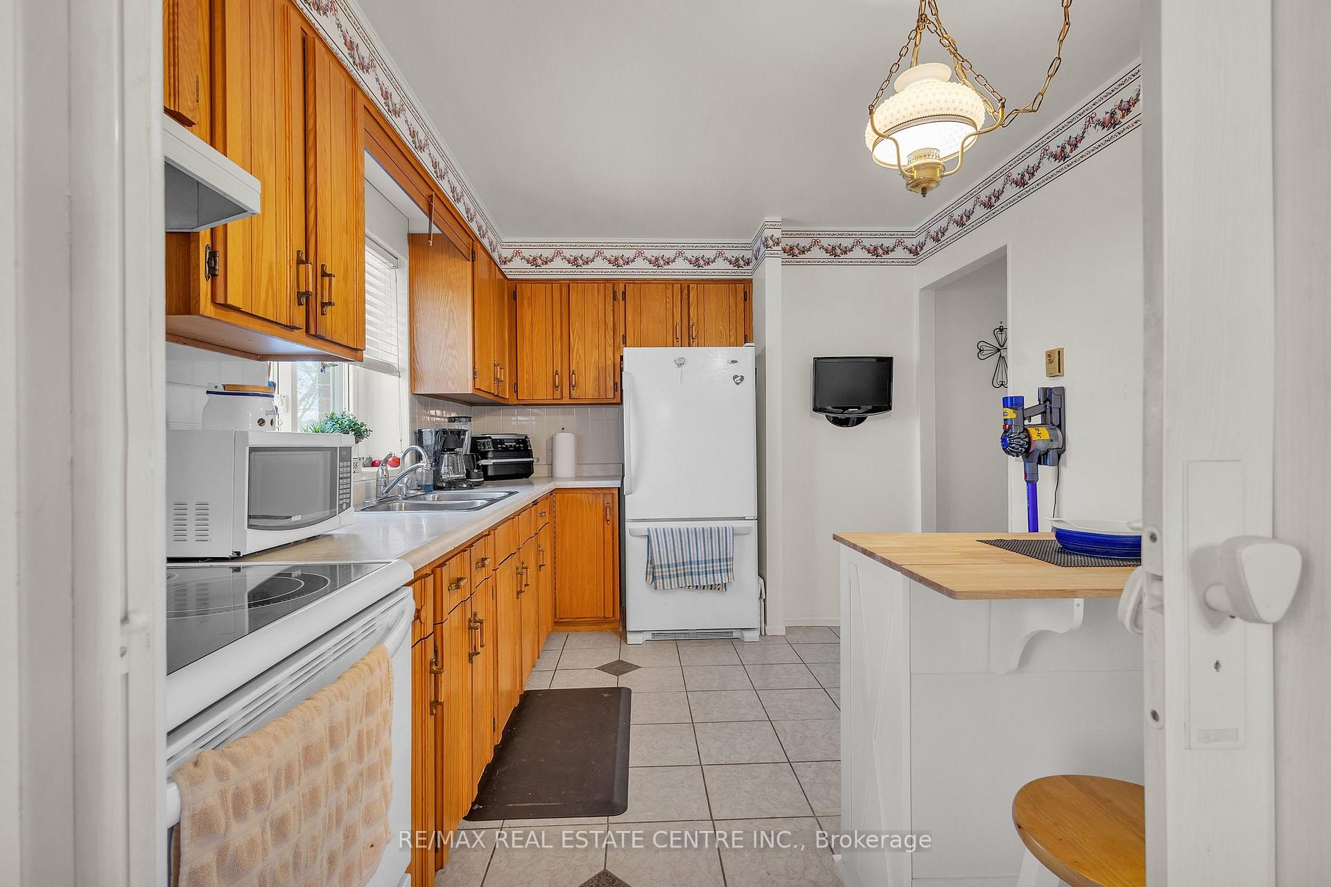 Photo 15 of Unit 202, 67 Breckenridge Drive, Kitchener, Heritage Park - Kitchener — HOMEH