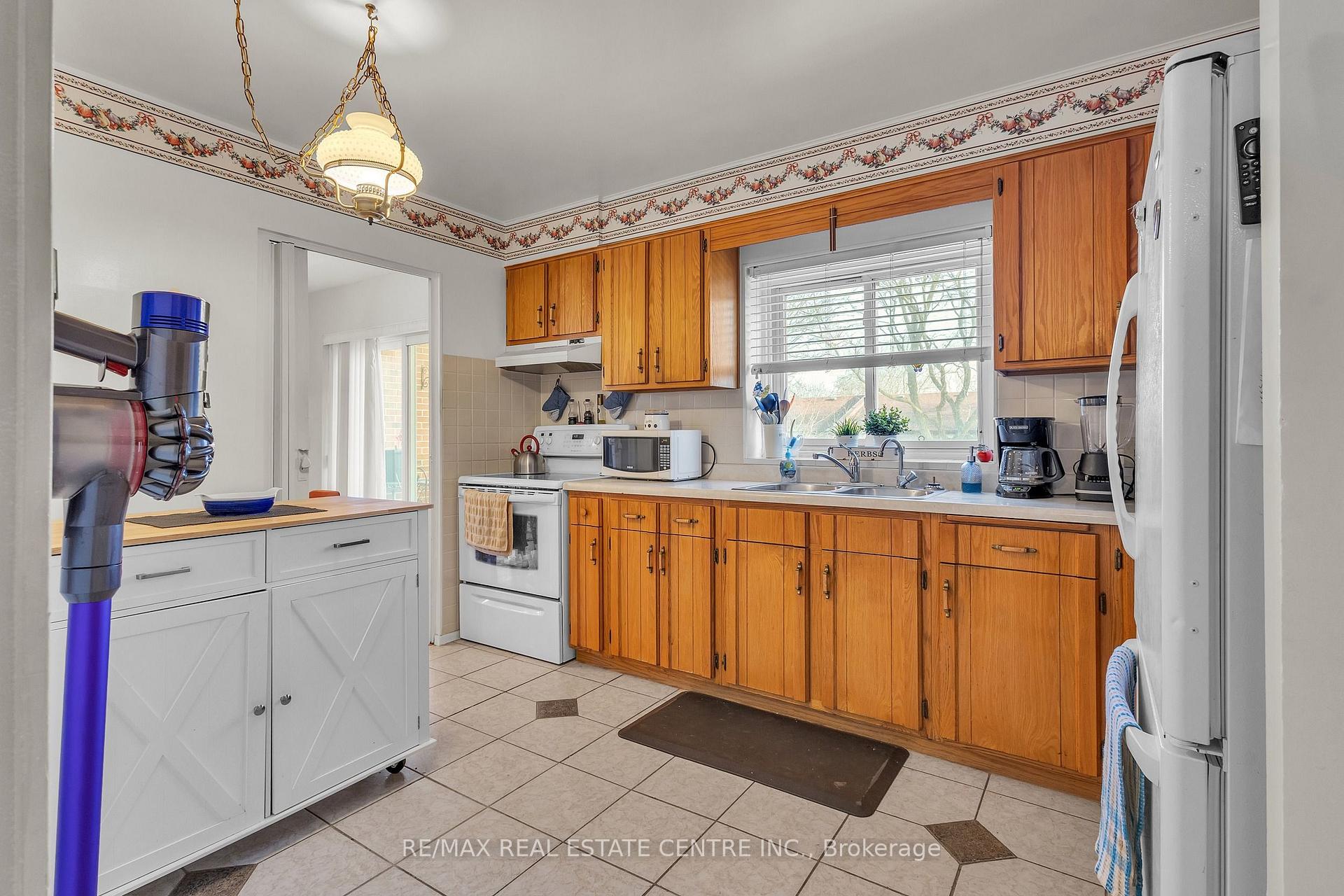 Photo 18 of Unit 202, 67 Breckenridge Drive, Kitchener, Heritage Park - Kitchener — HOMEH