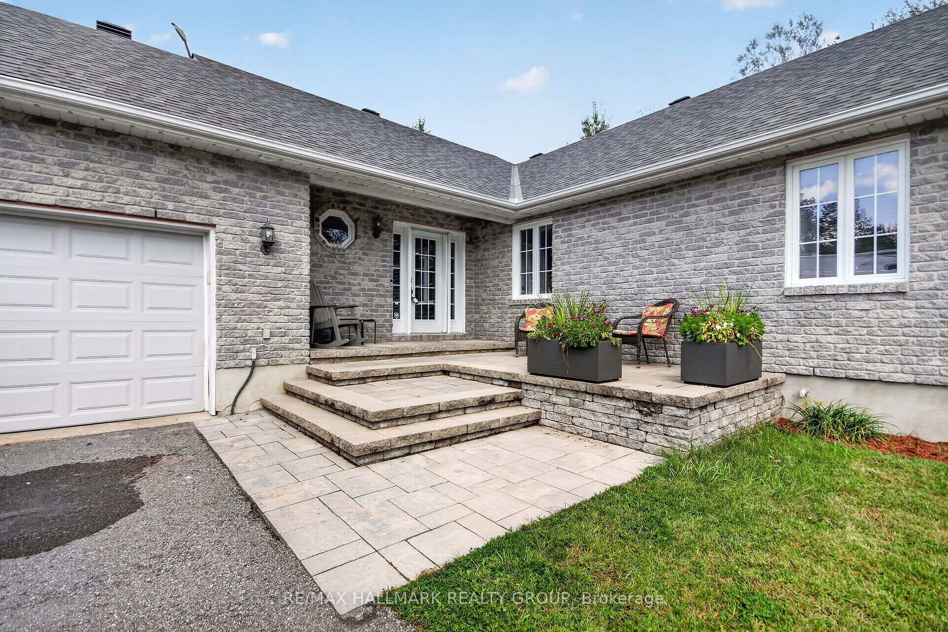 Photo 2 of 8251 Ranita Crescent, Ottawa, Osgoode Twp North of Reg Rd 6 — HOMEH
