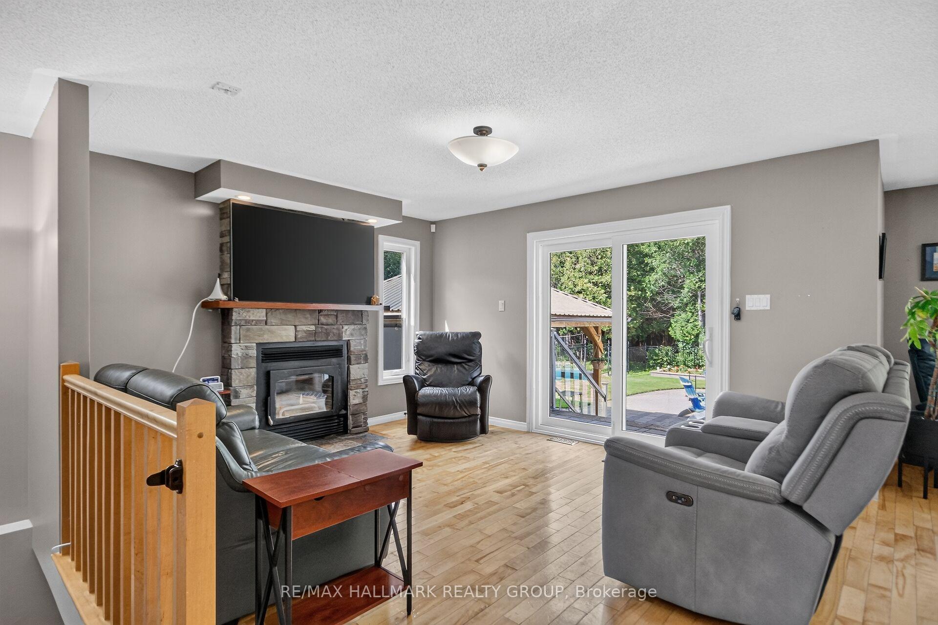 Photo 5 of 8251 Ranita Crescent, Ottawa, Osgoode Twp North of Reg Rd 6 — HOMEH