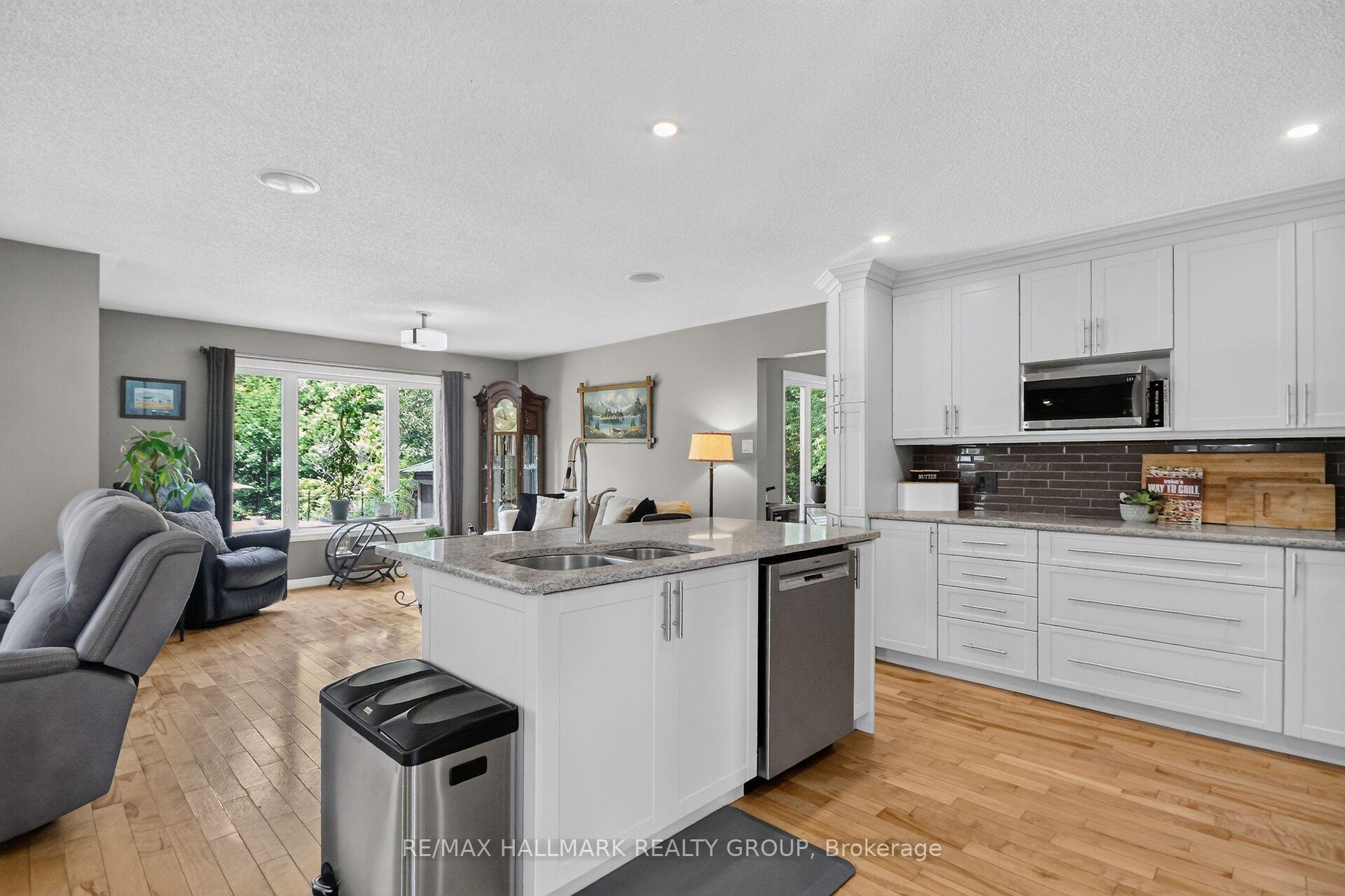 Photo 7 of 8251 Ranita Crescent, Ottawa, Osgoode Twp North of Reg Rd 6 — HOMEH