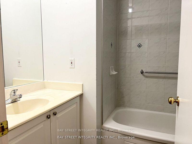 Photo 6 of Unit 917, 7 King Street E, Toronto, Church-Yonge Corridor — HOMEH