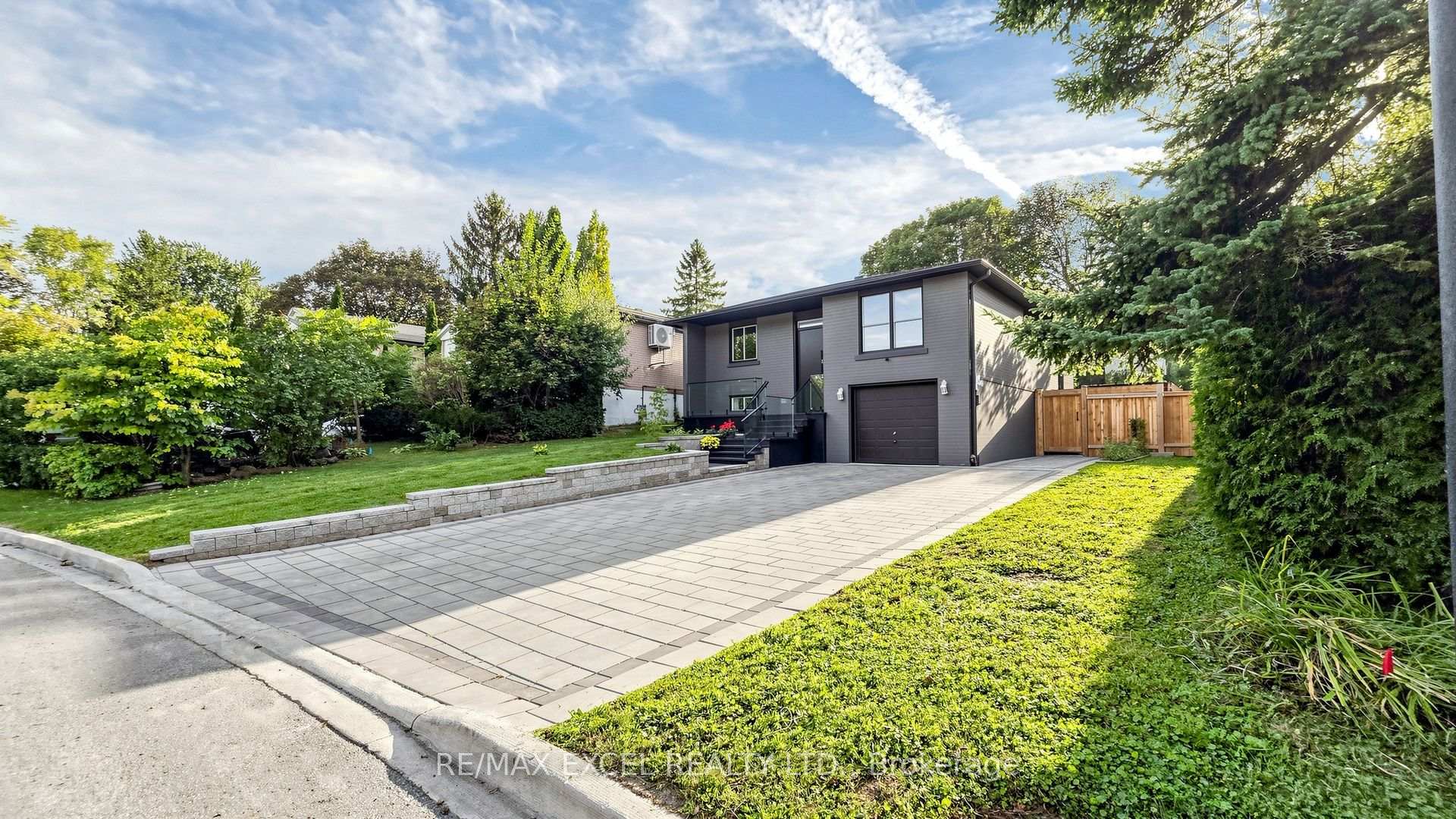 Photo of 332 Dixon Boulevard