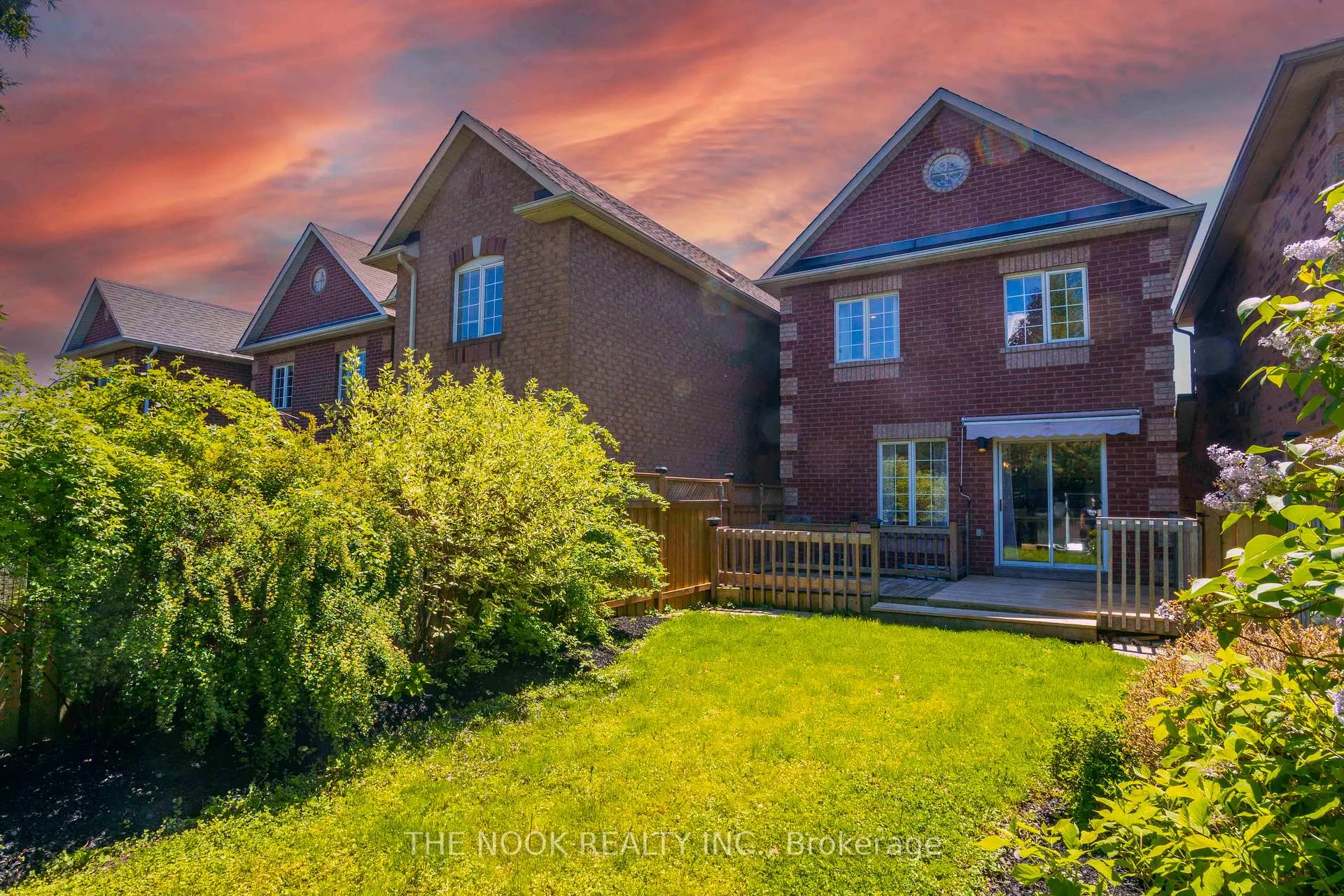 Photo 2 of 22 Threadgold Court, Whitby, Lynde Creek — HOMEH