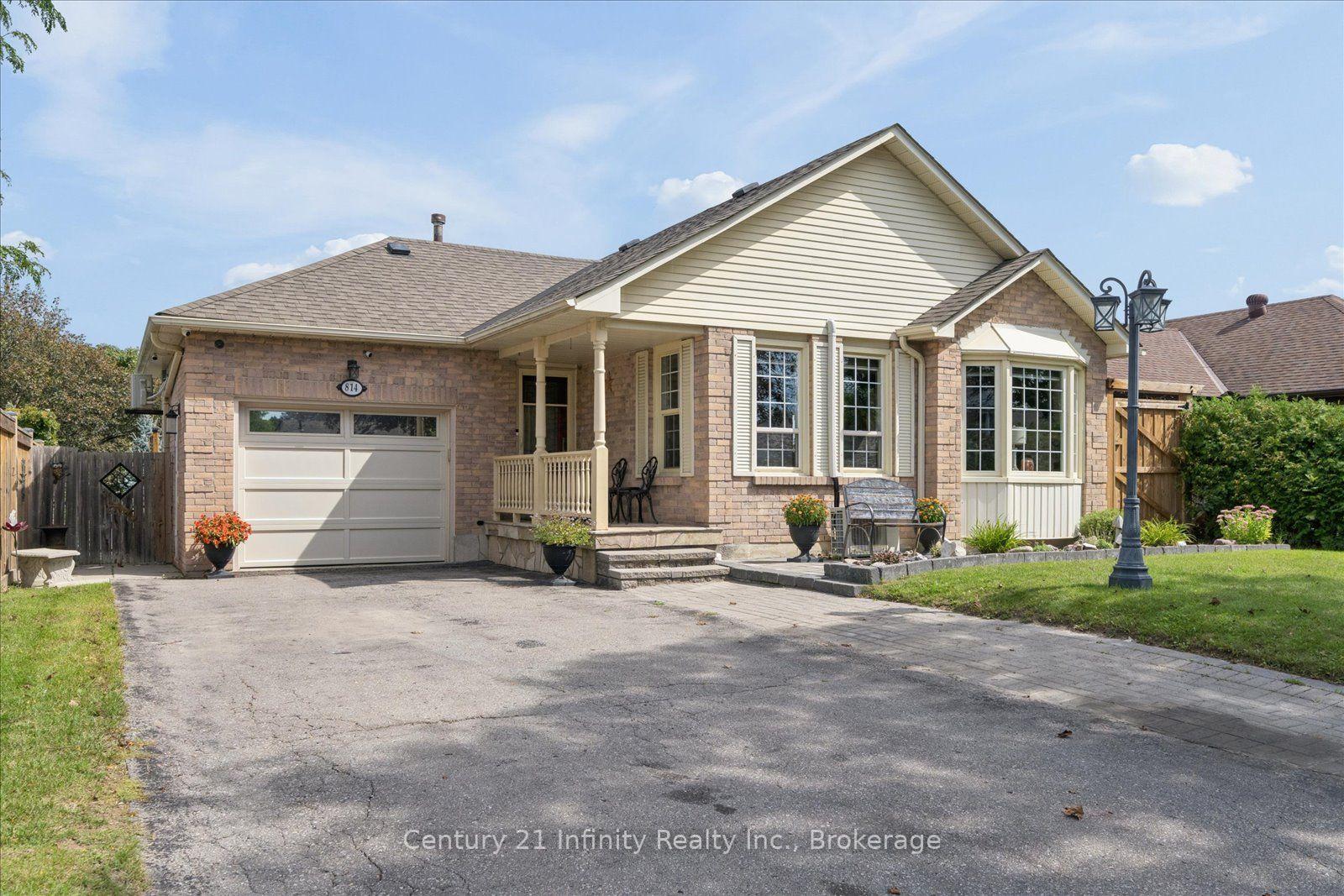 Photo 2 of 814 Lochness Crescent, Oshawa, McLaughlin — HOMEH