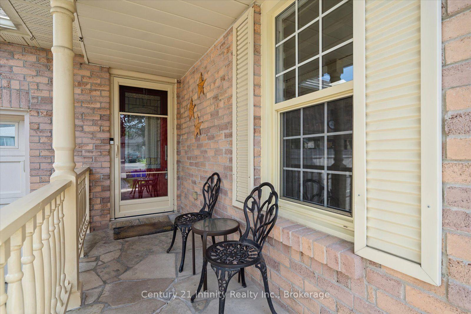 Photo 4 of 814 Lochness Crescent, Oshawa, McLaughlin — HOMEH