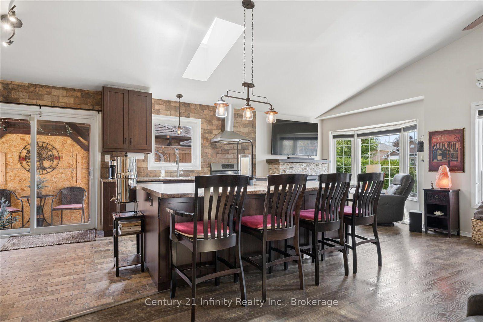 Photo 7 of 814 Lochness Crescent, Oshawa, McLaughlin — HOMEH