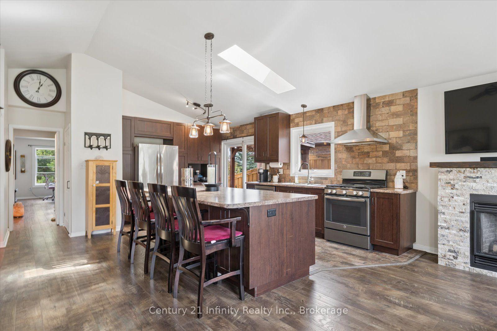 Photo 8 of 814 Lochness Crescent, Oshawa, McLaughlin — HOMEH