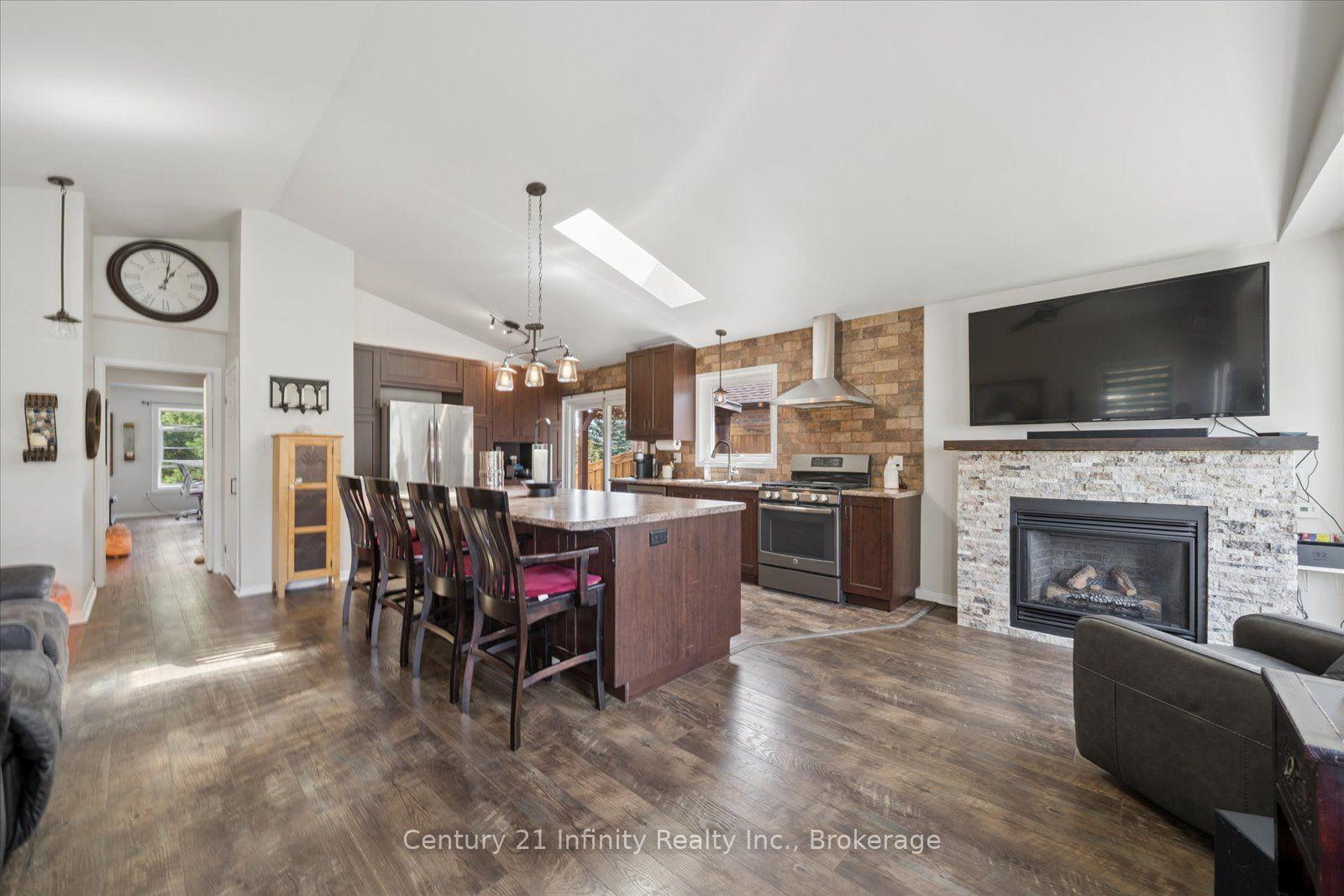 Photo 9 of 814 Lochness Crescent, Oshawa, McLaughlin — HOMEH