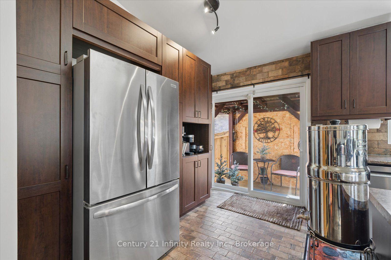 Photo 12 of 814 Lochness Crescent, Oshawa, McLaughlin — HOMEH