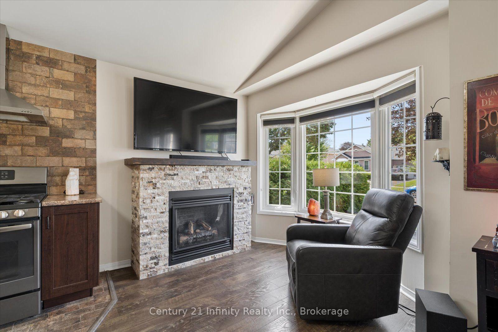 Photo 15 of 814 Lochness Crescent, Oshawa, McLaughlin — HOMEH