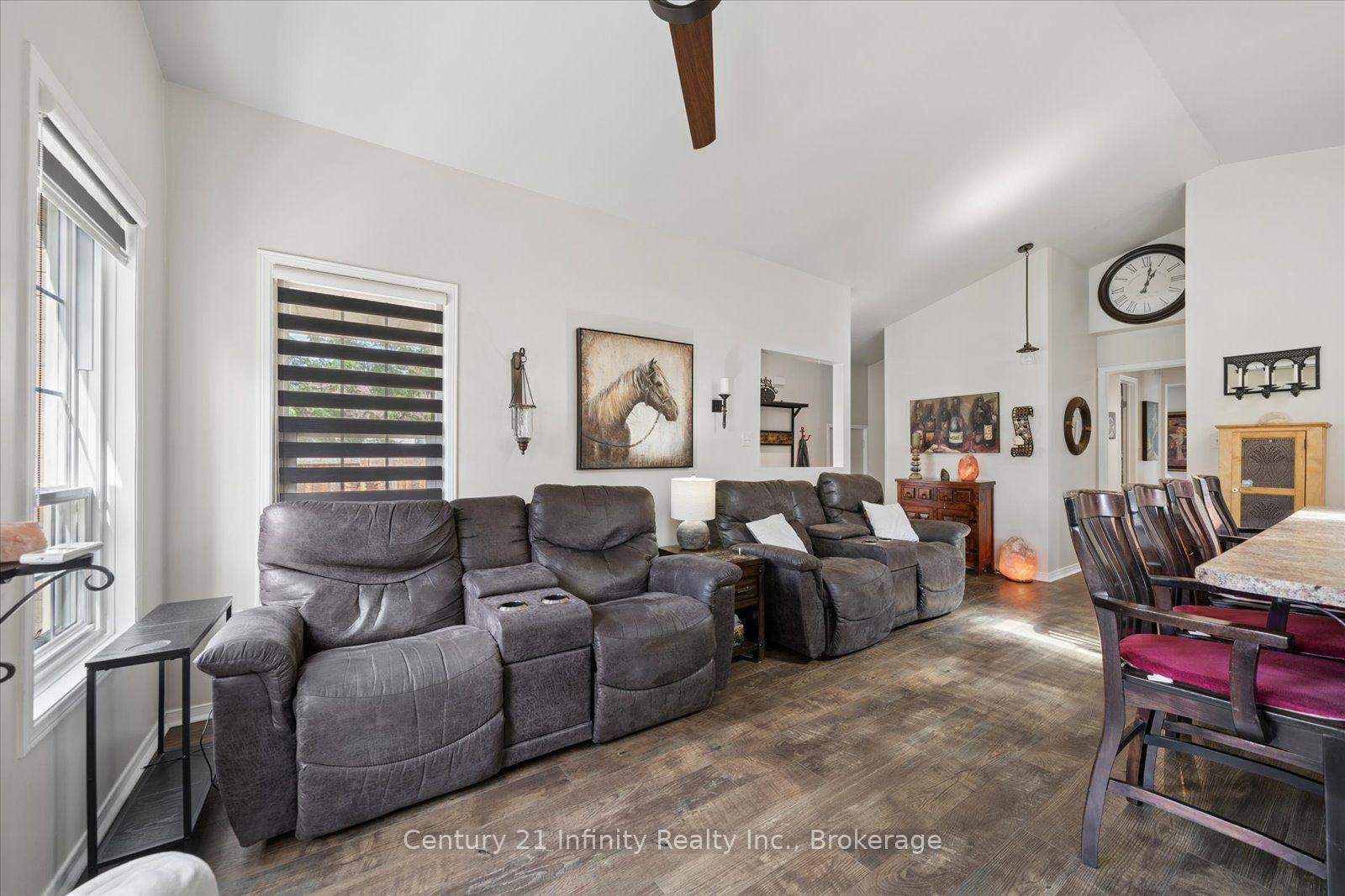Photo 16 of 814 Lochness Crescent, Oshawa, McLaughlin — HOMEH